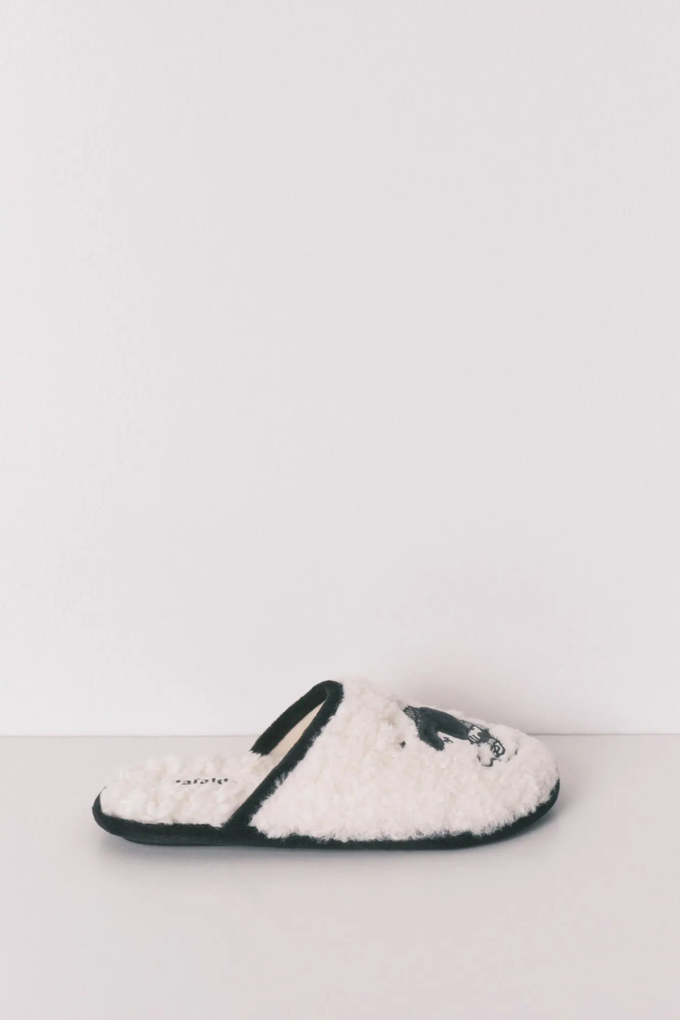 Women Secret_Ivory_Grey Faux Shearling Slippers Mafalda_4993693_96_05