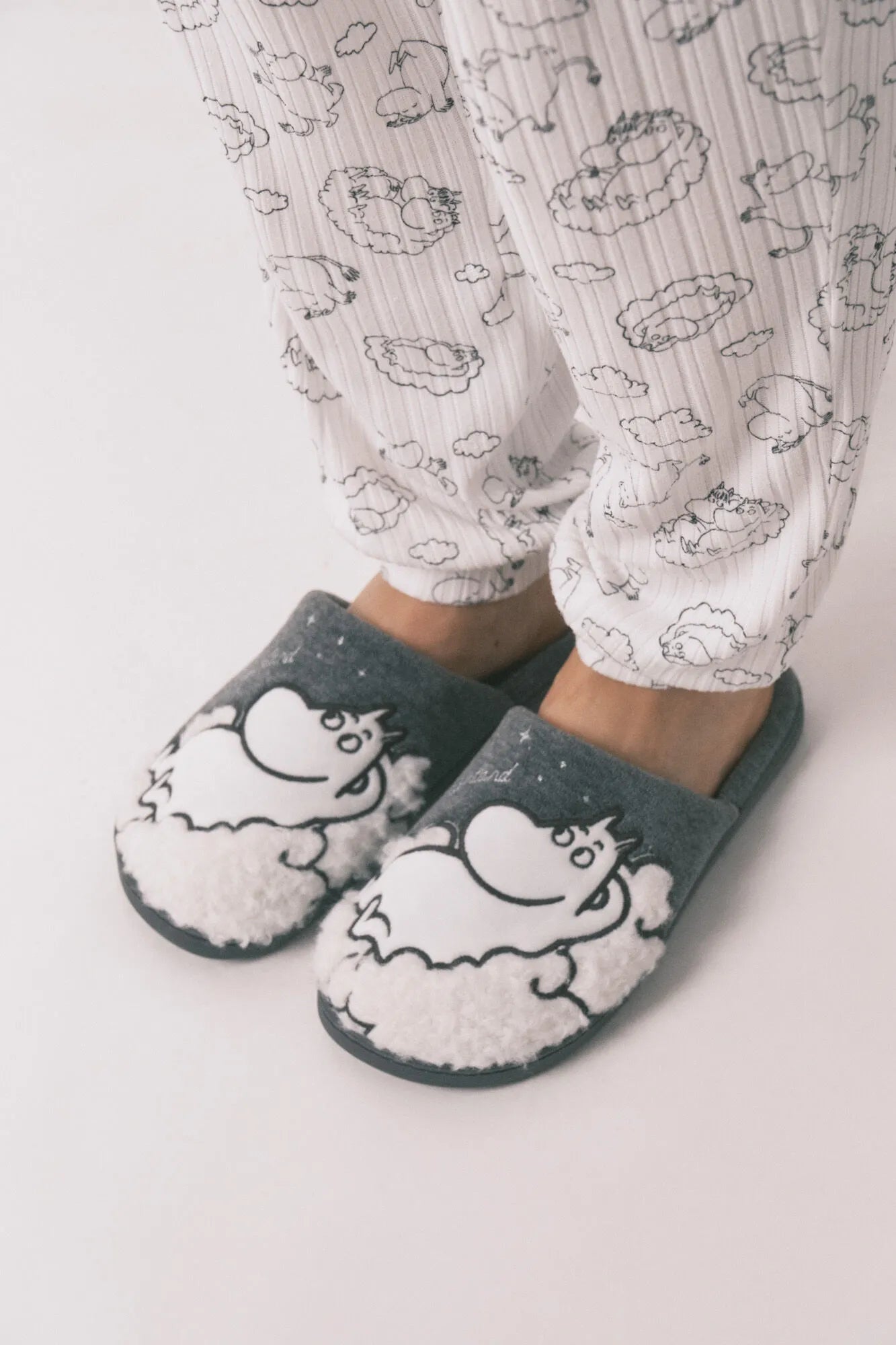 Women Secret_Charcoal Grey_Grey Faux Shearling Slippers Moomin_4993701_40_01