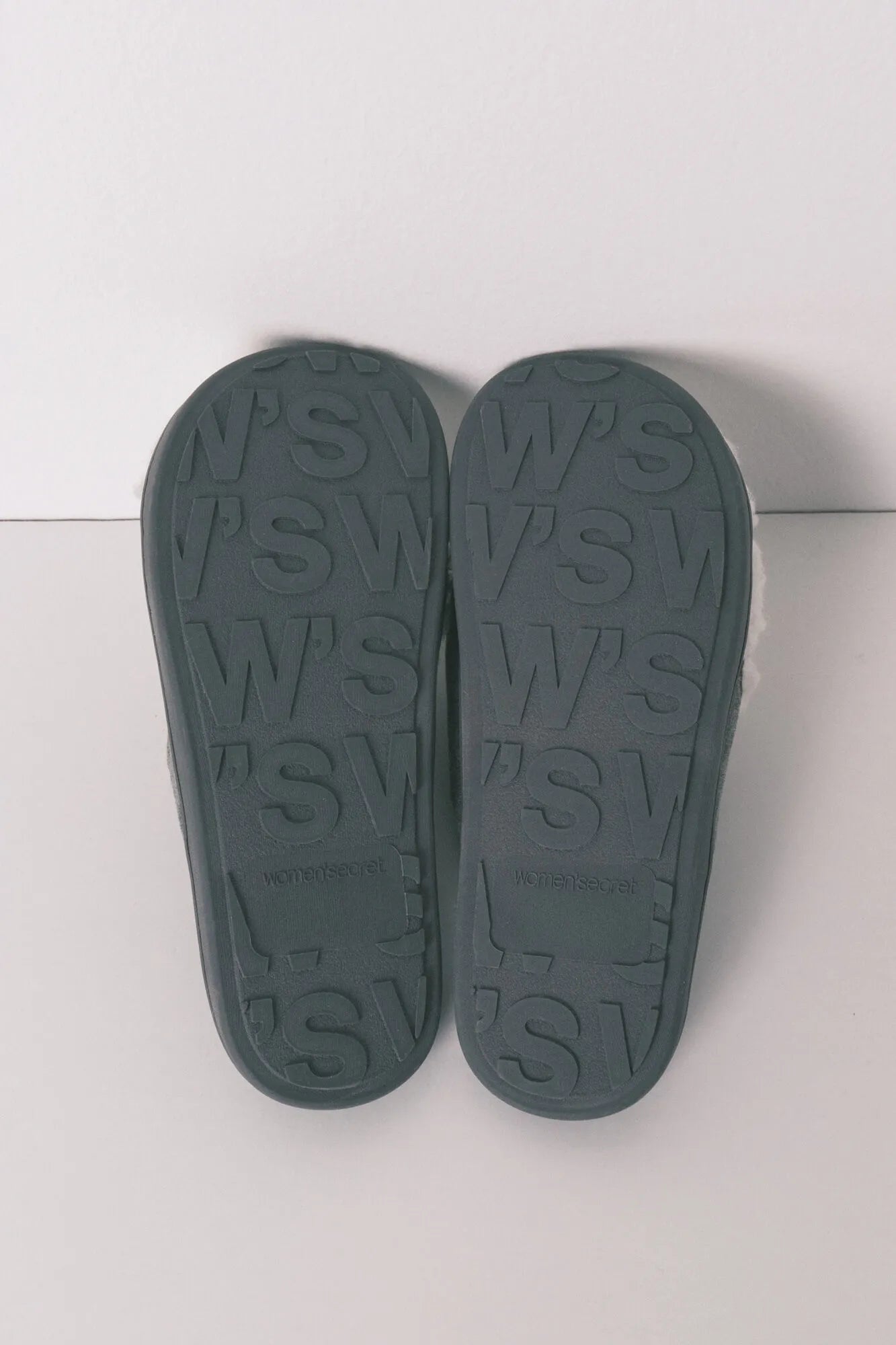 Women Secret_Charcoal Grey_Grey Faux Shearling Slippers Moomin_4993701_40_05