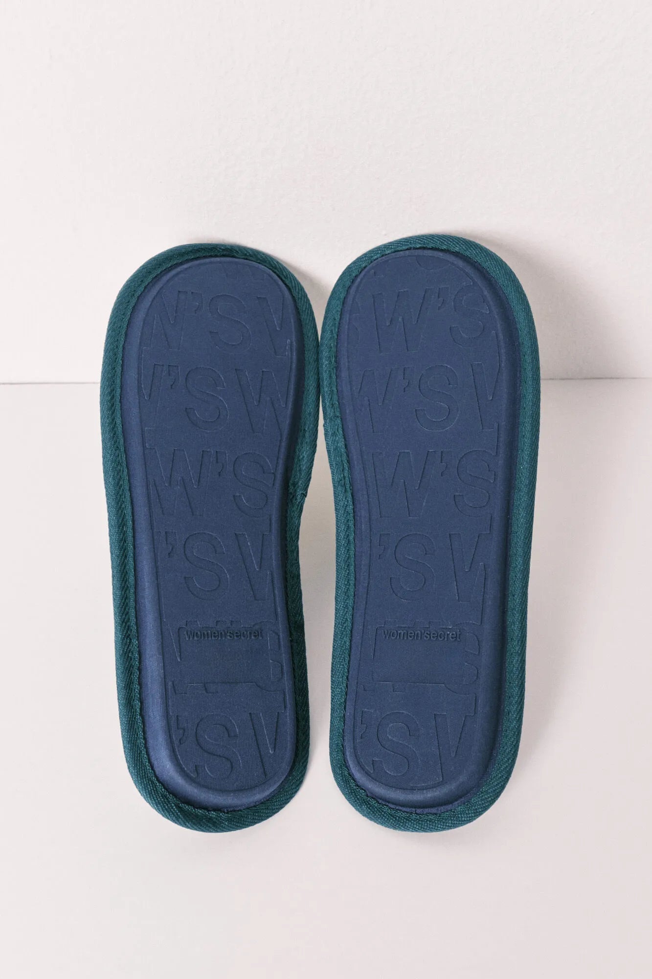 Women Secret Ivory Women Slippers Hello Kitty SKU: 4993711_96 Image 04
