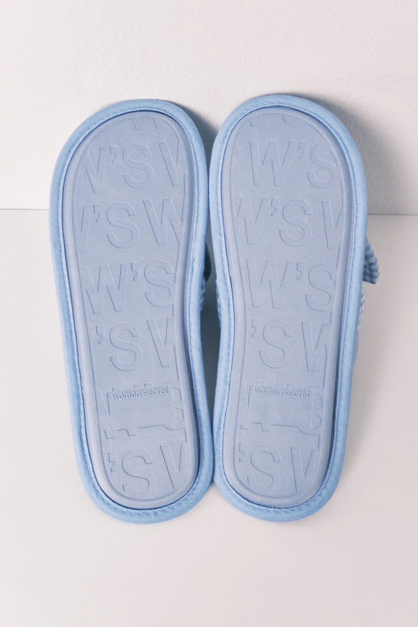 Women Secret_Cashmere Blue_Hello Kitty Bow Slippers_4993712_18_04