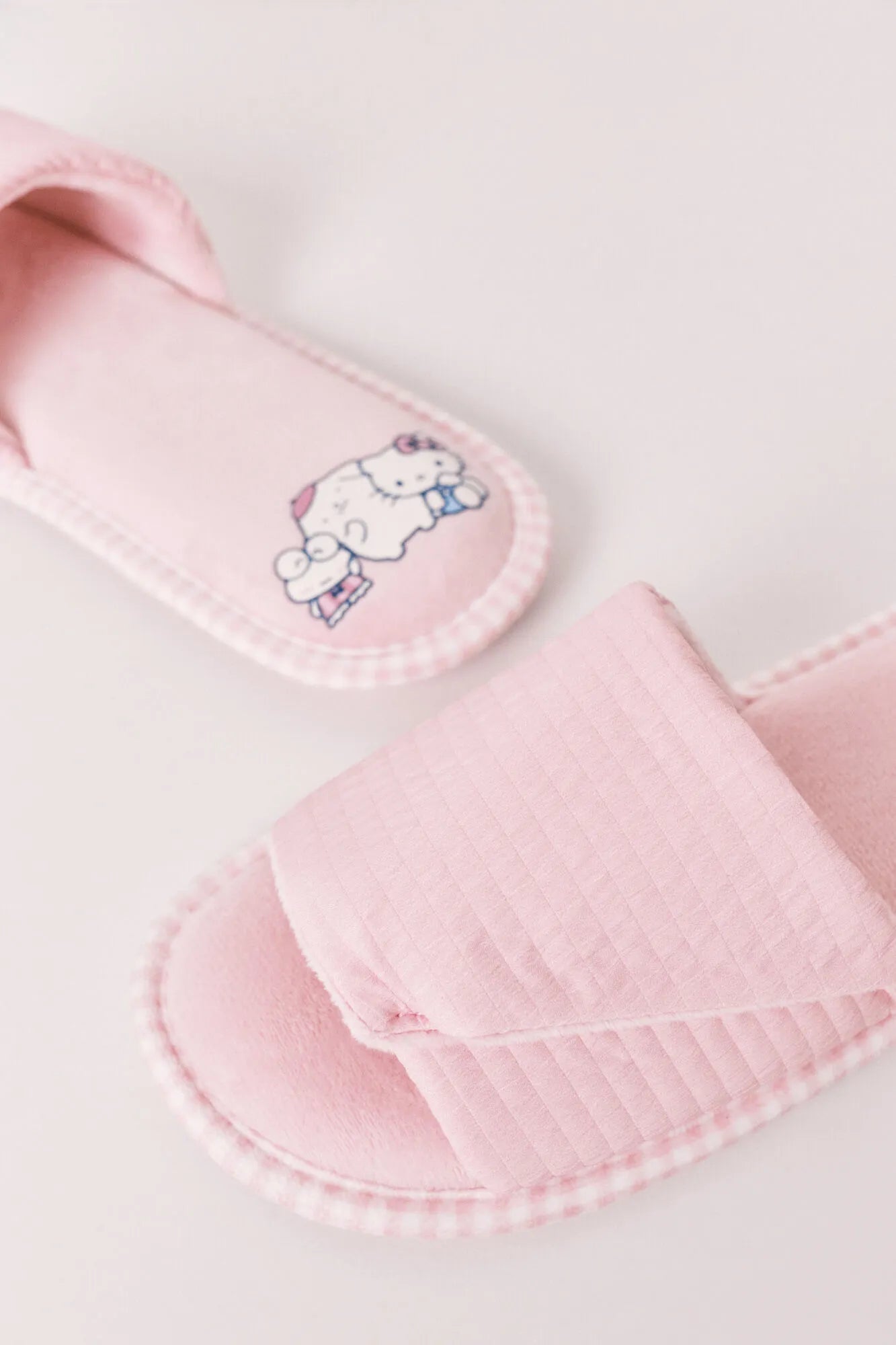 Women Secret_Ash Rose_Pink Hello Kitty Slippers_4993713_72_01