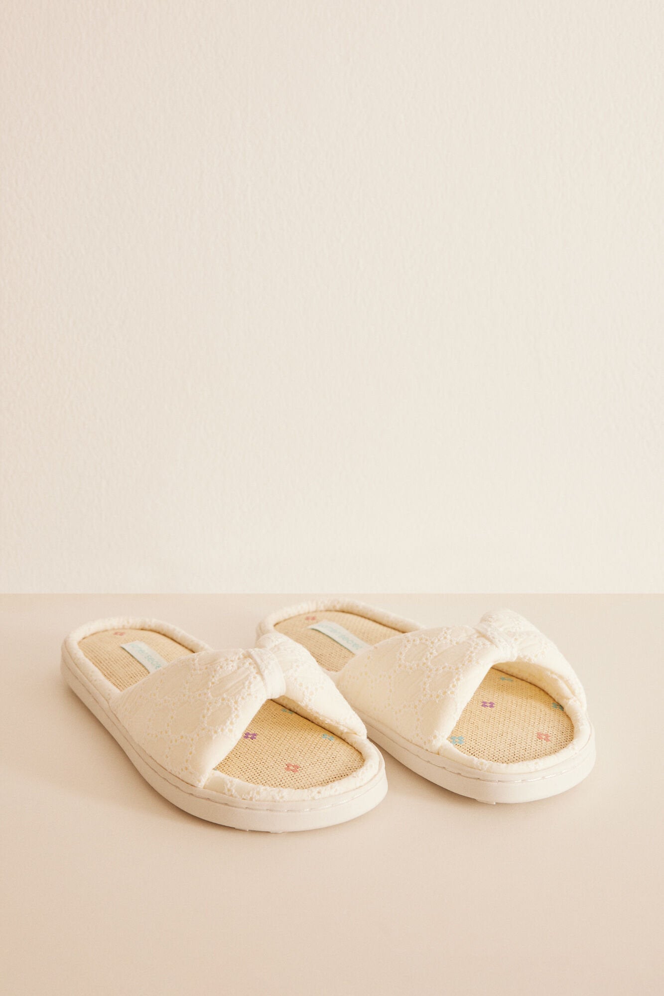 Light Grey/Silver Open Shower Slippers_4997619_48_01
