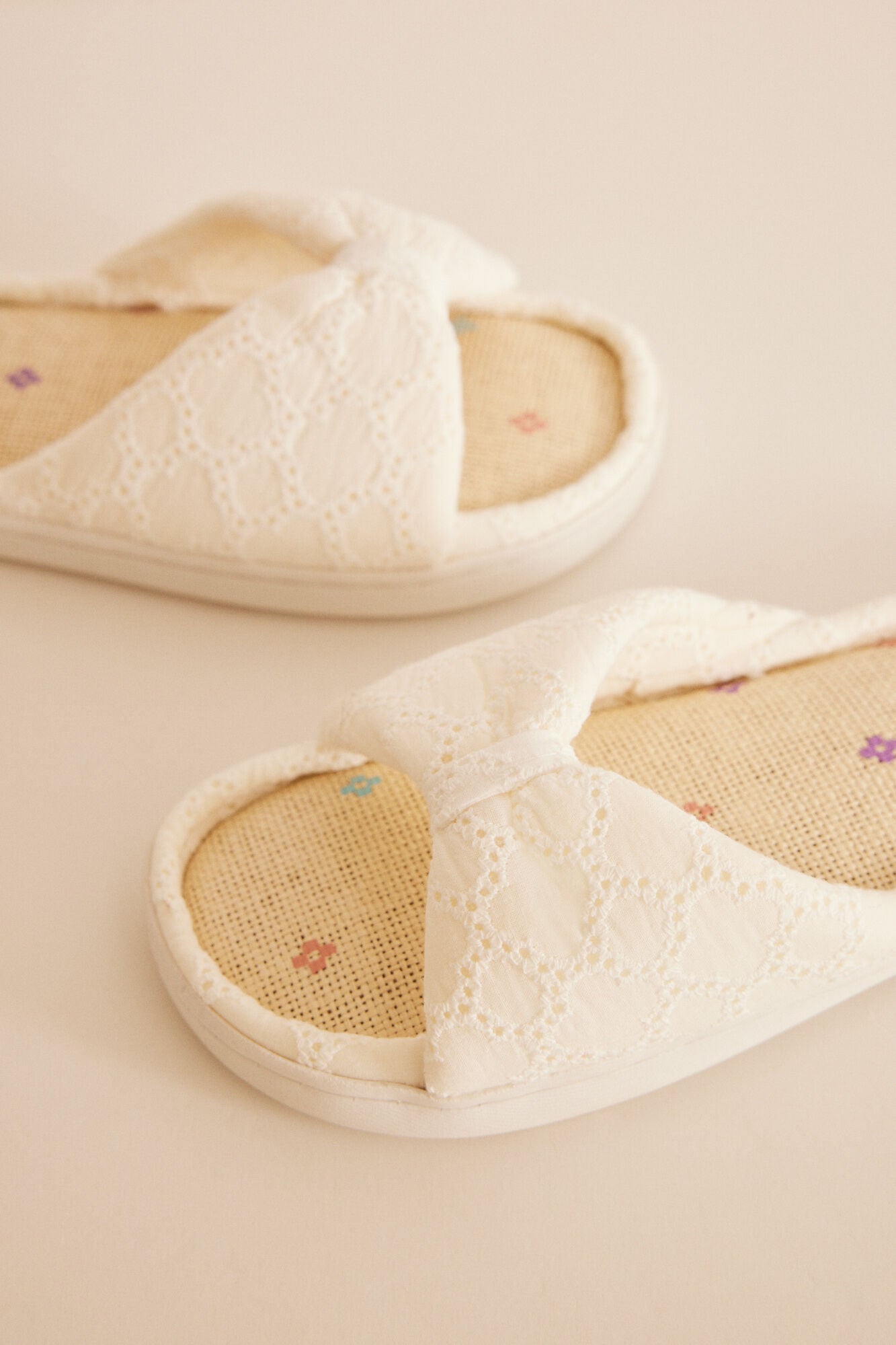Light Grey/Silver Open Shower Slippers_4997619_48_03