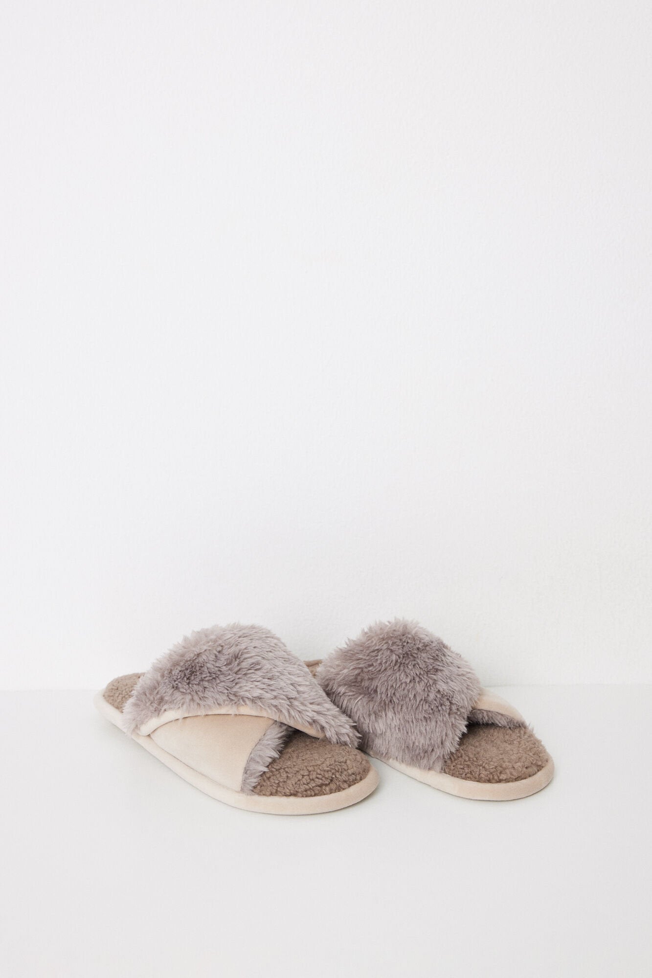 Women Secret_Open House Slippers with Brown Fur_4999672_37_03