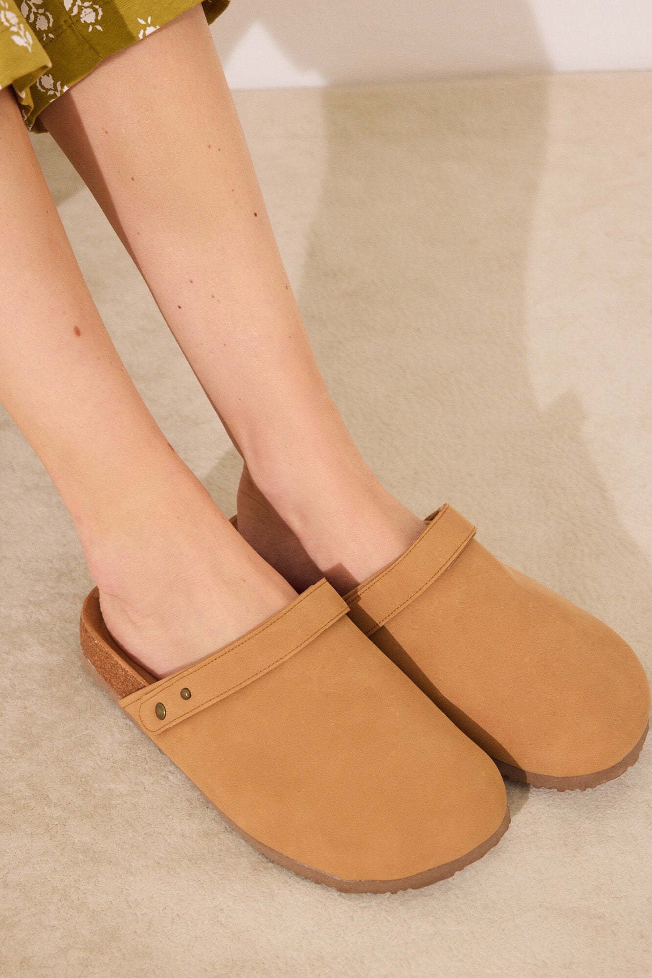 Women Secret_Camel Closed Bio Sneakers_4999684_55_01