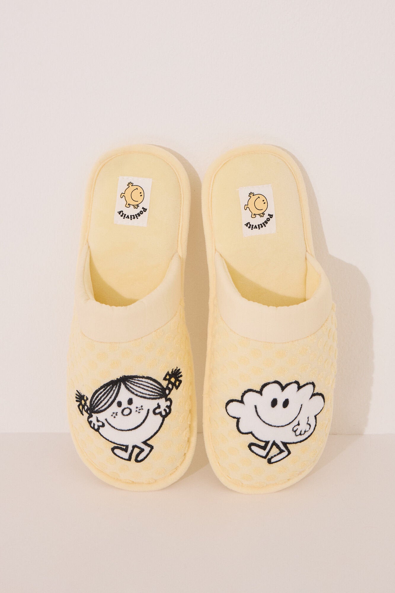 Women Secret_Mr. Happy Yellow Slippers_4999690_05_01