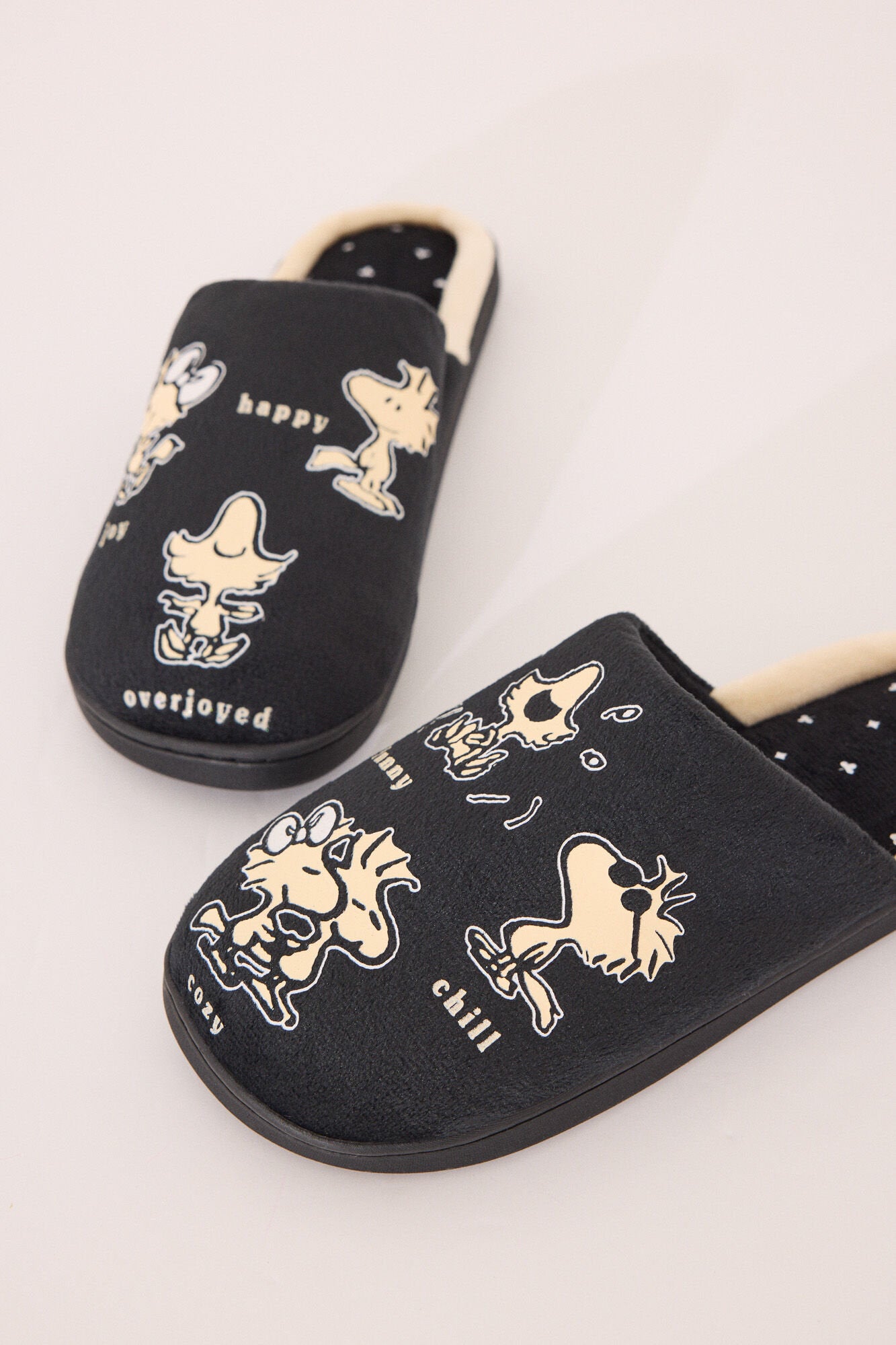 Women Secret_Snoppy Black Slippers_4999695_01_02