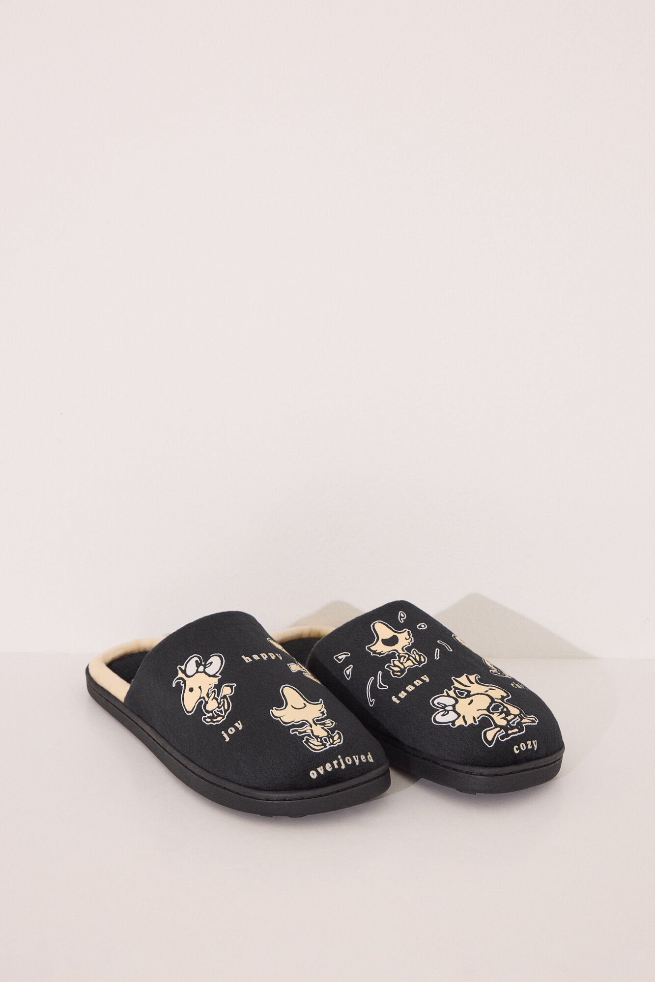 Women Secret_Snoppy Black Slippers_4999695_01_03