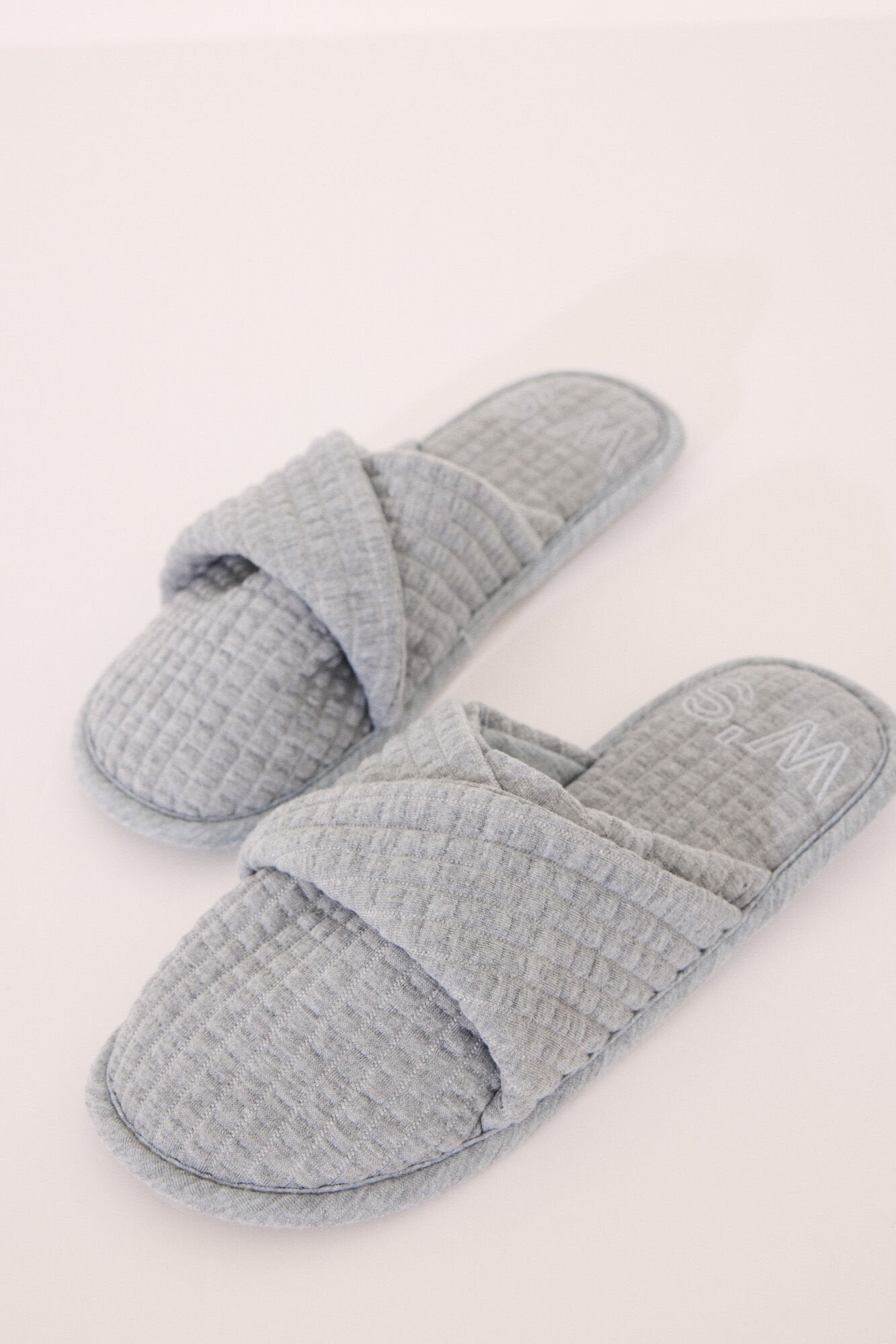 Women Secret_Grey Padded Slippers_4999699_48_01