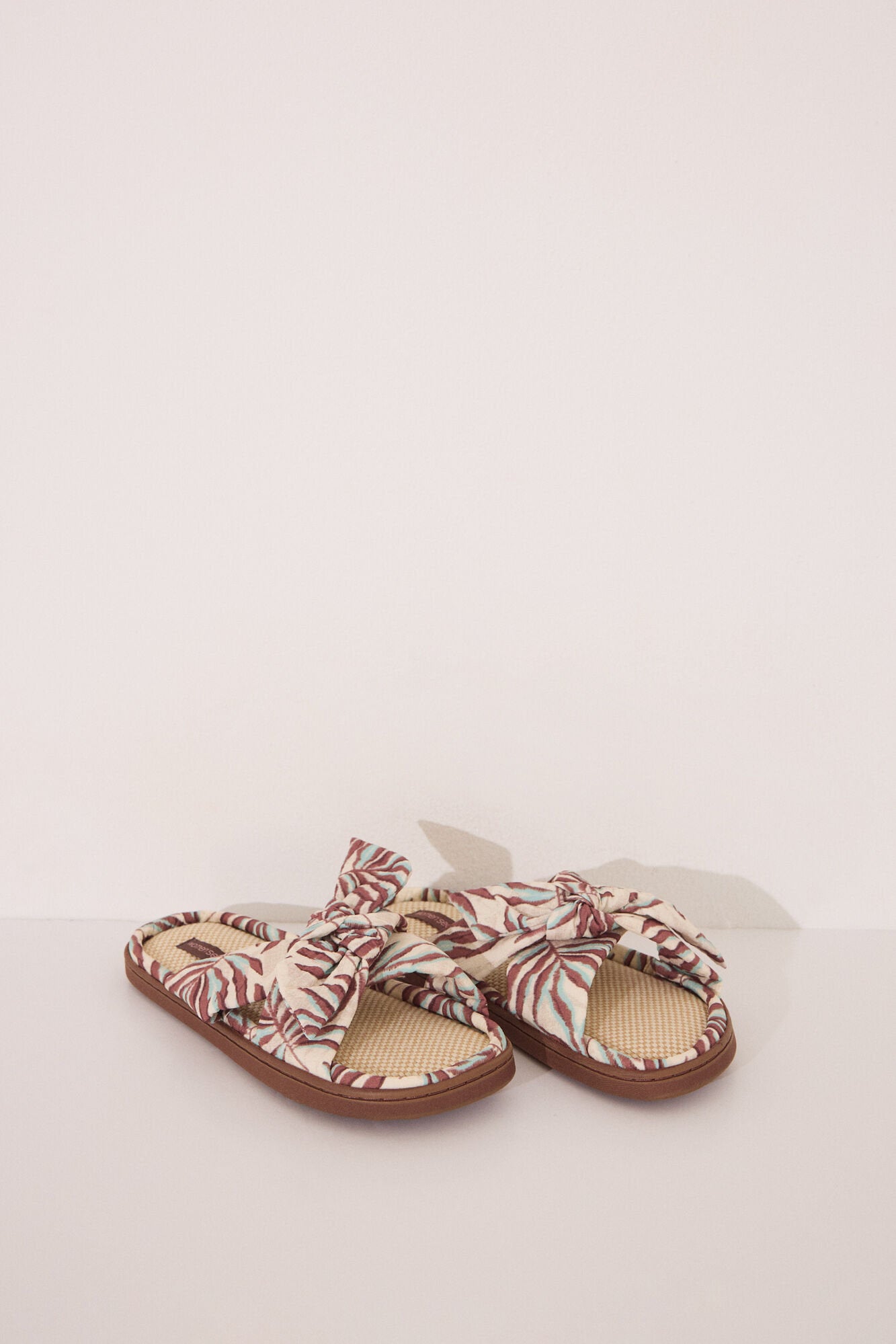Women Secret_Tropical Raffia Slippers_4999716_22_01