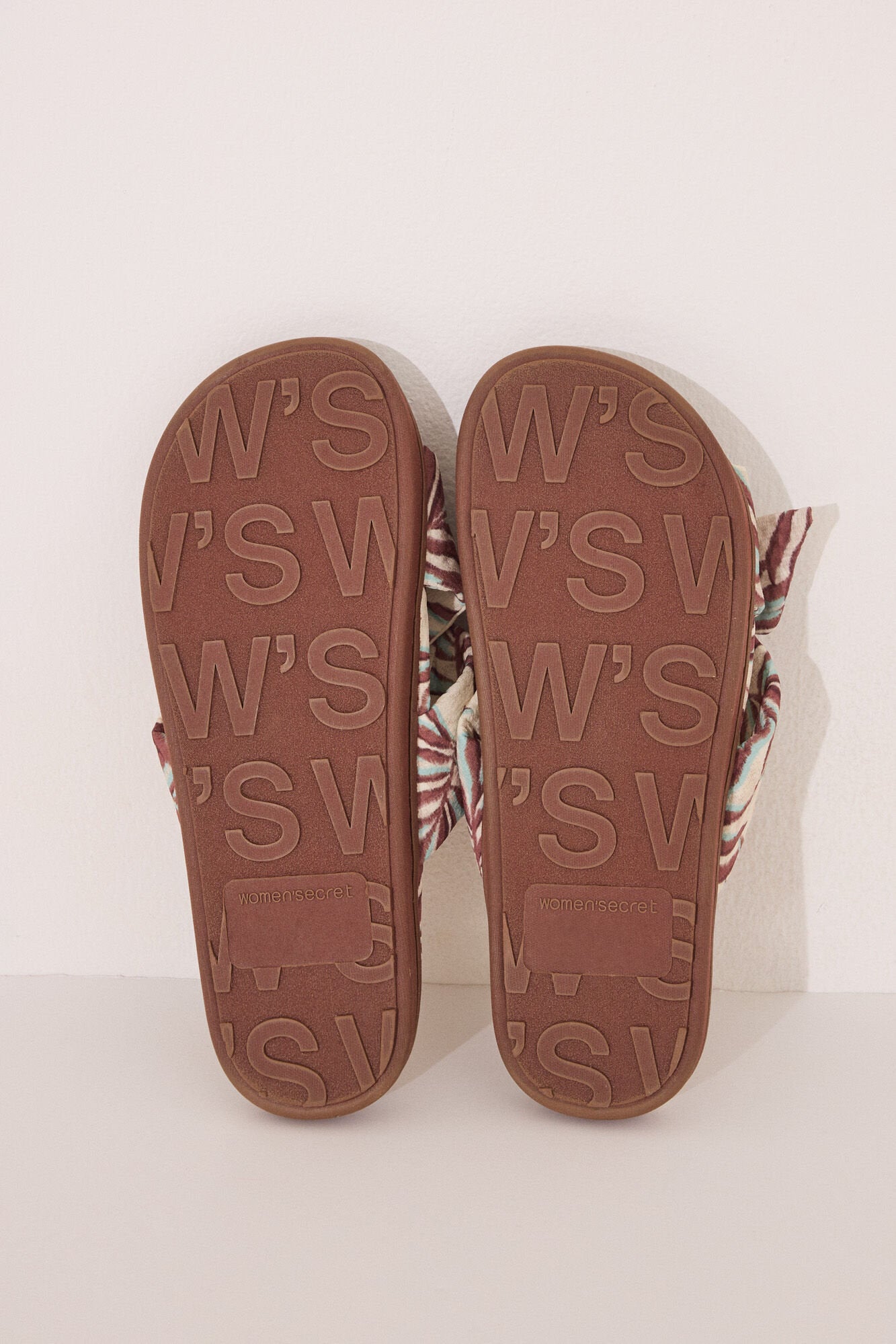 Women Secret_Tropical Raffia Slippers_4999716_22_04