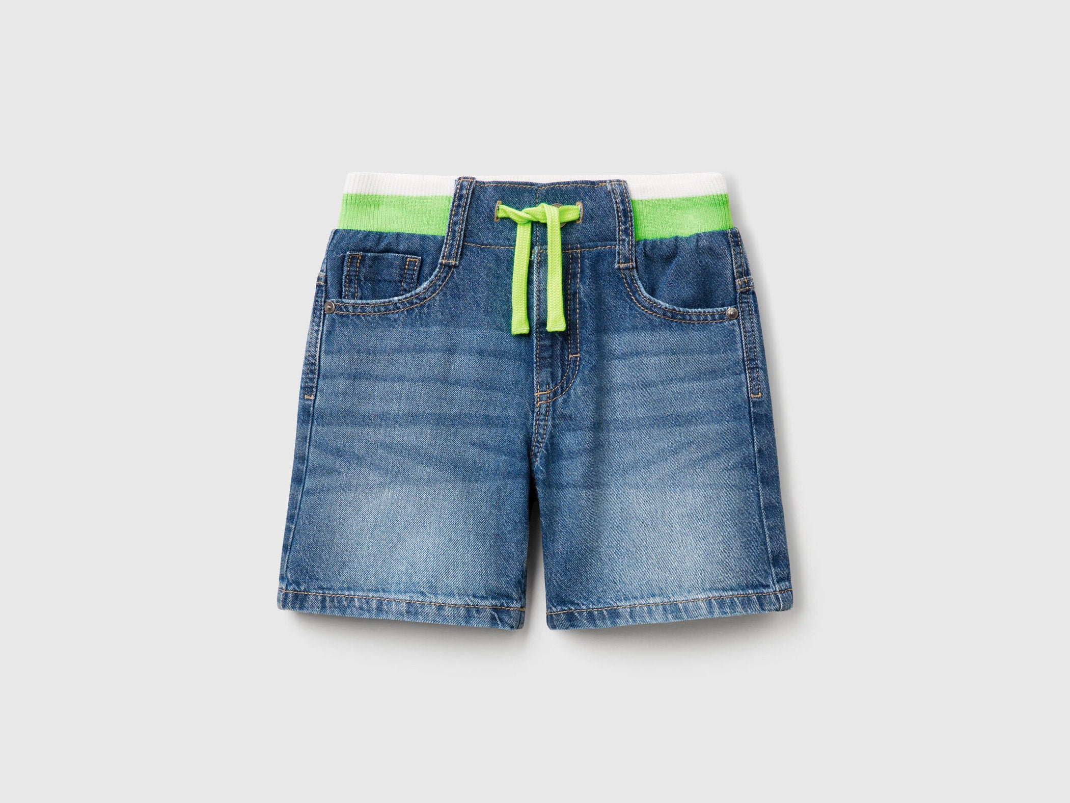 Benetton_Straight Jean Shorts_4AD7G902Y_901_01
