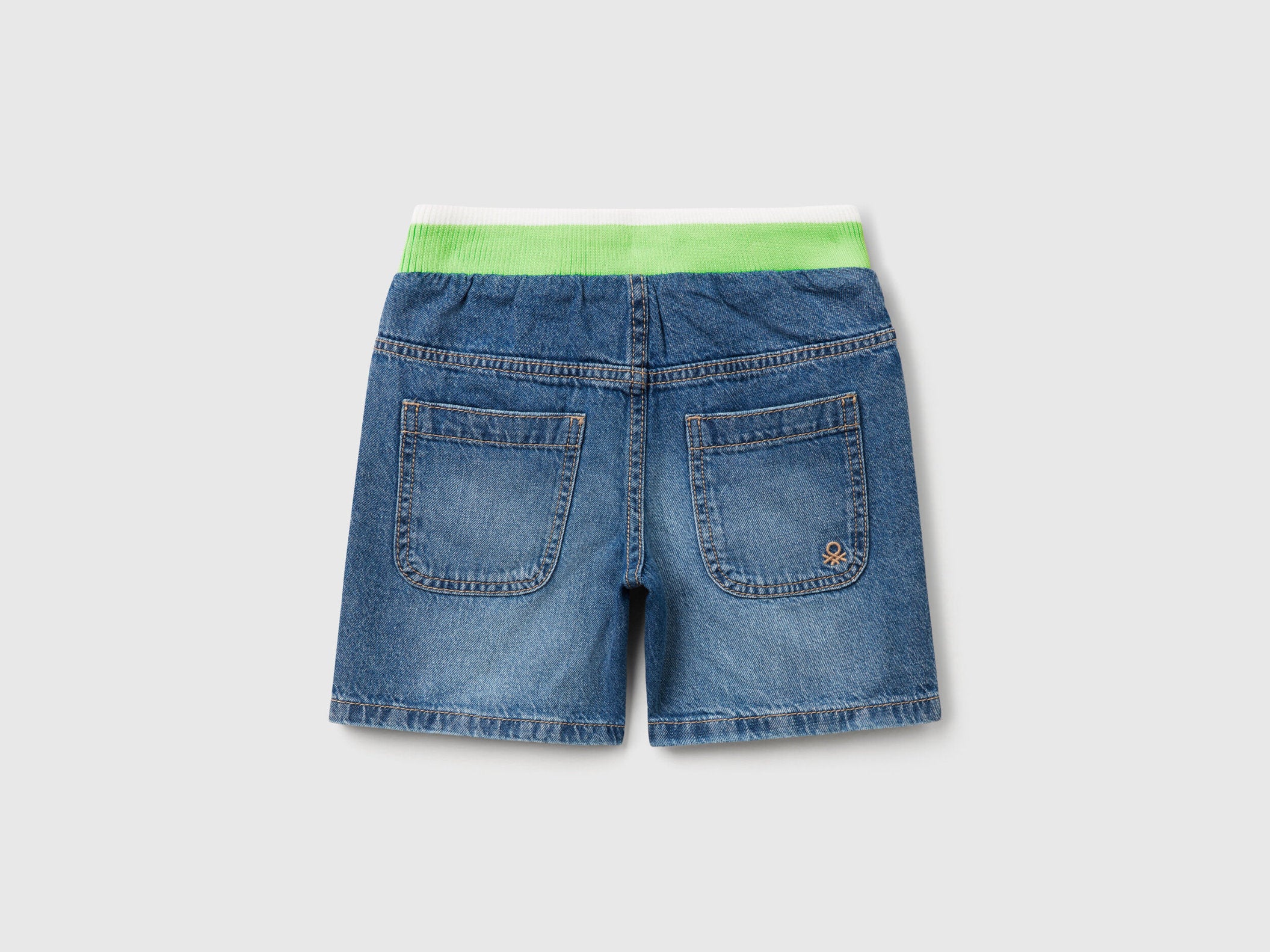 Benetton_Straight Jean Shorts_4AD7G902Y_901_02
