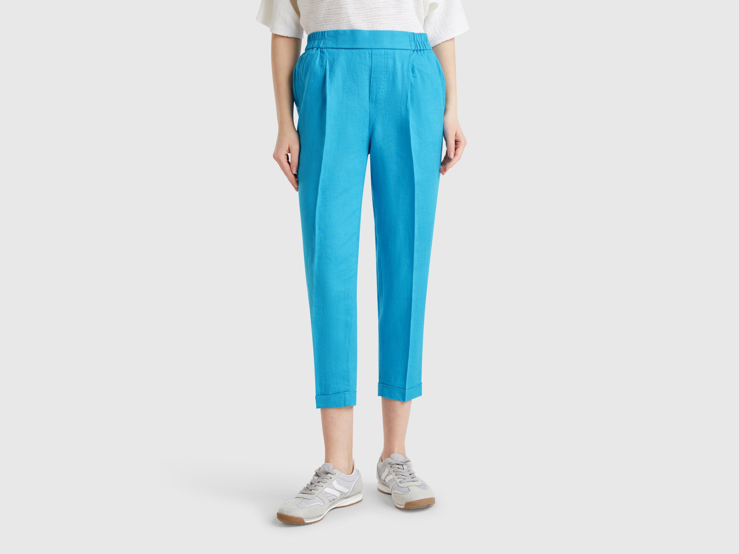 Benetton_Cropped Trousers in 100% Linen_4AGH558X5_1Y3_02