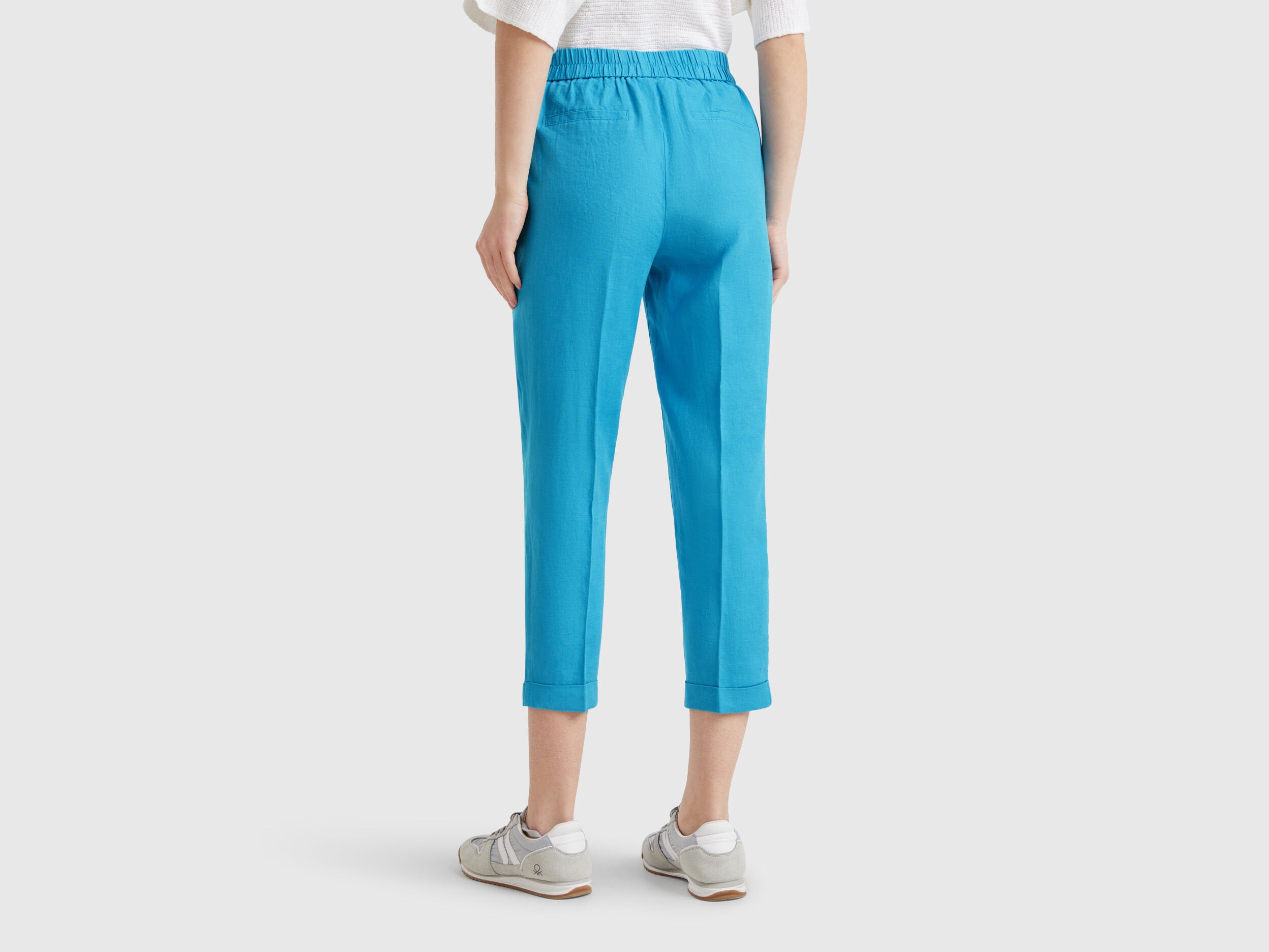 Benetton_Cropped Trousers in 100% Linen_4AGH558X5_1Y3_03