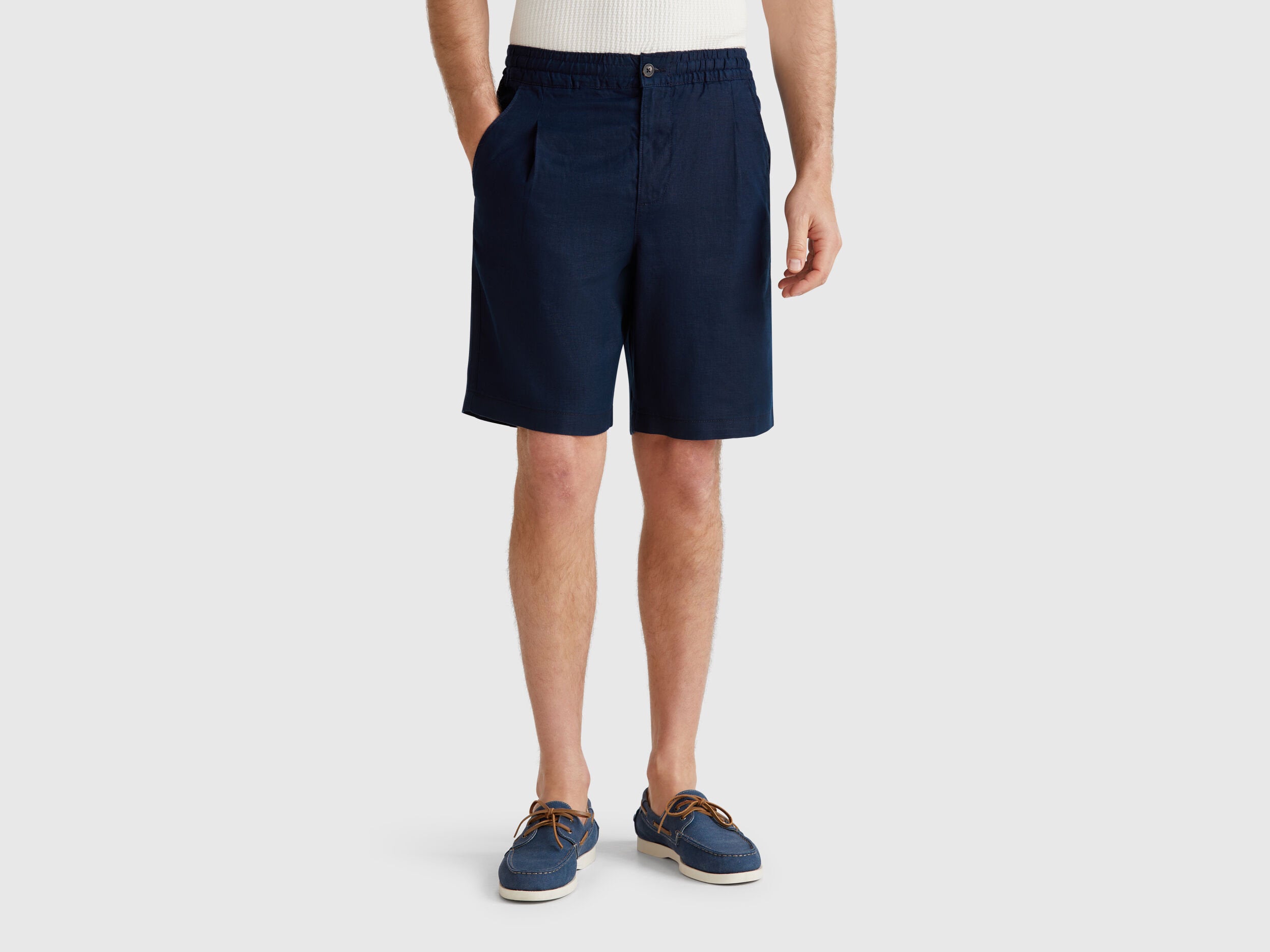Benetton_Bermuda Shorts with Drawstring in Pure Linen_4AGHU900Z_016_02
