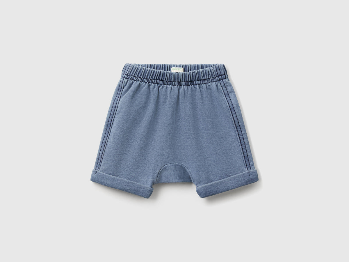 Benetton_Shorts with Patch in Denim Look Sweat_4BAYA900Y_902_01