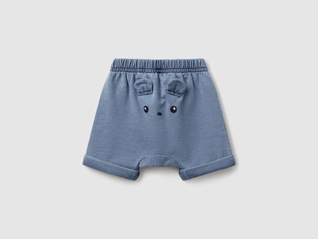 Benetton_Shorts with Patch in Denim Look Sweat_4BAYA900Y_902_02