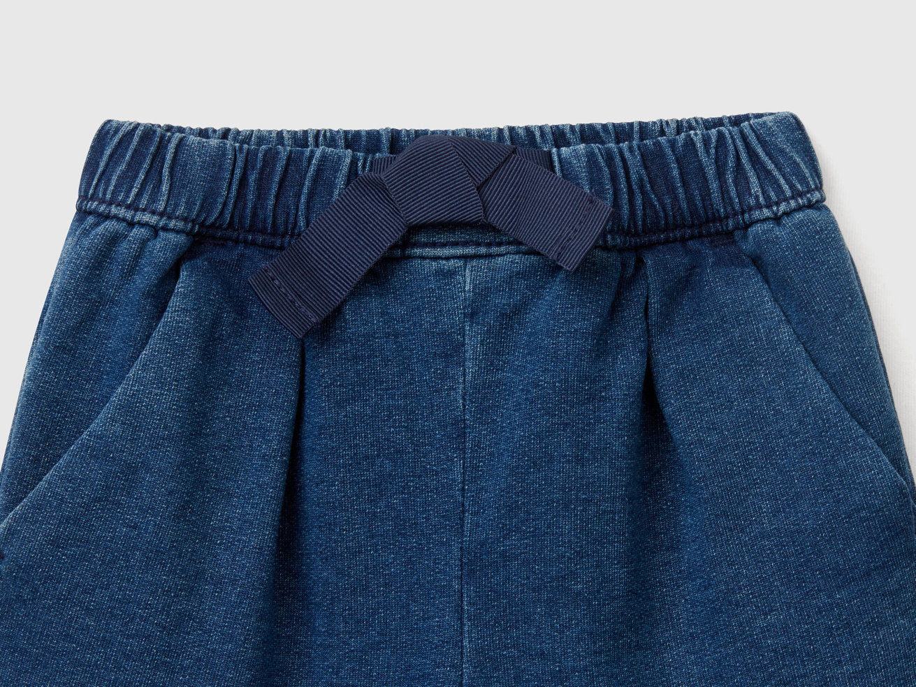 Benetton_Denim Look Trousers with Drawstring_4BAYAF01H_901_03