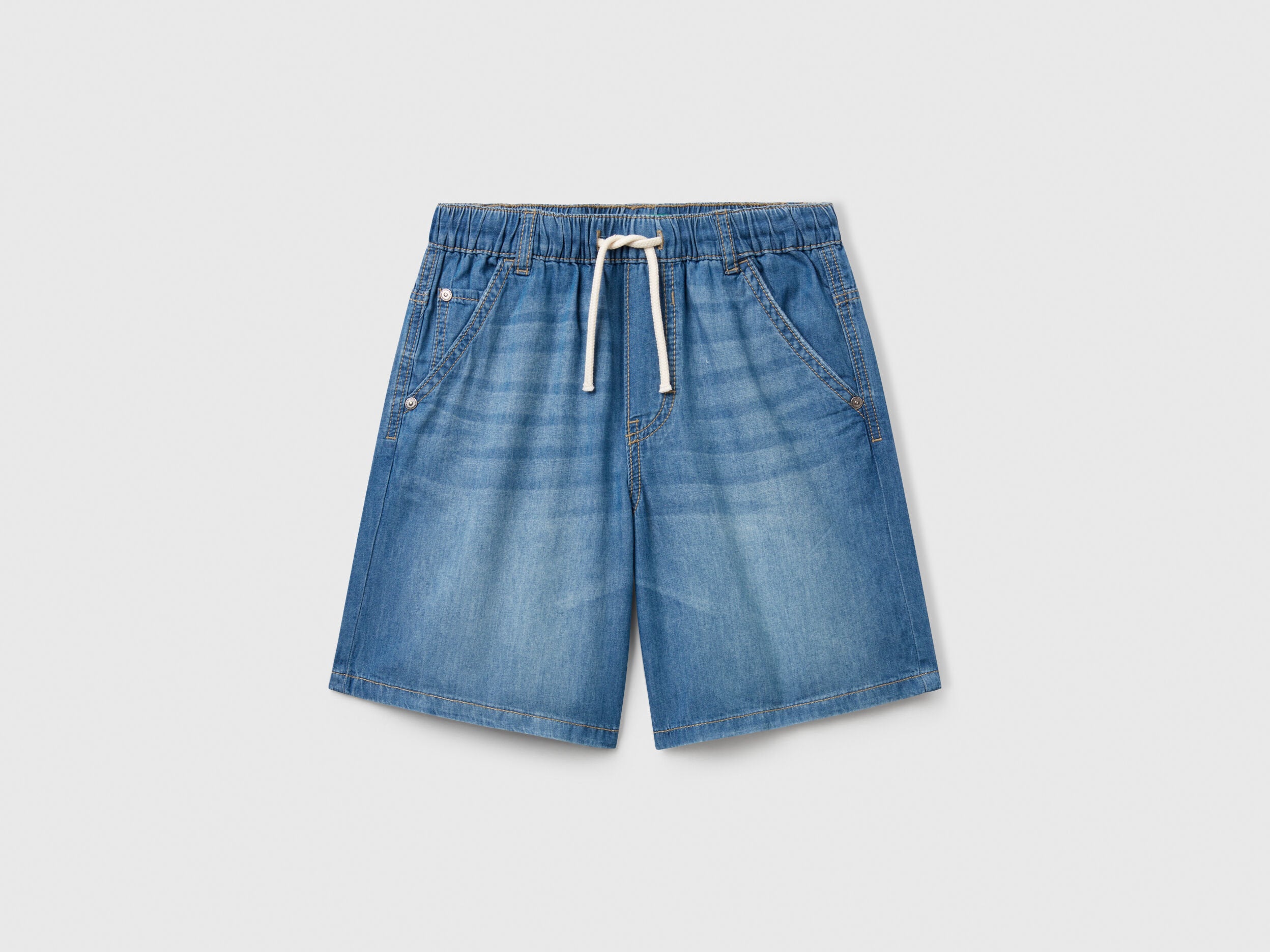 Benetton_Bermudas in Chambray_4DHJC9047_901_01
