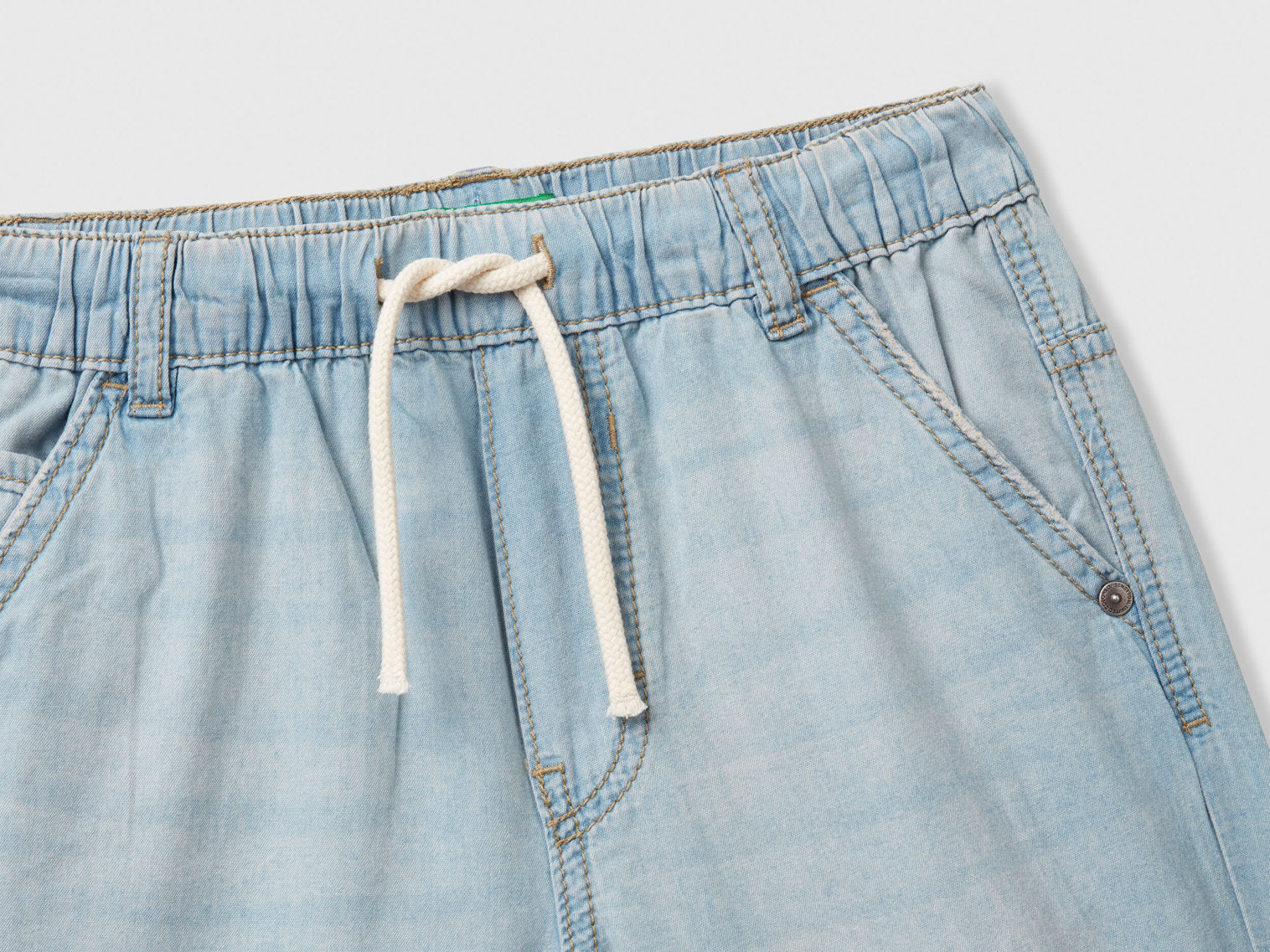 Benetton_Bermudas in Chambray_4DHJC9047_902_03