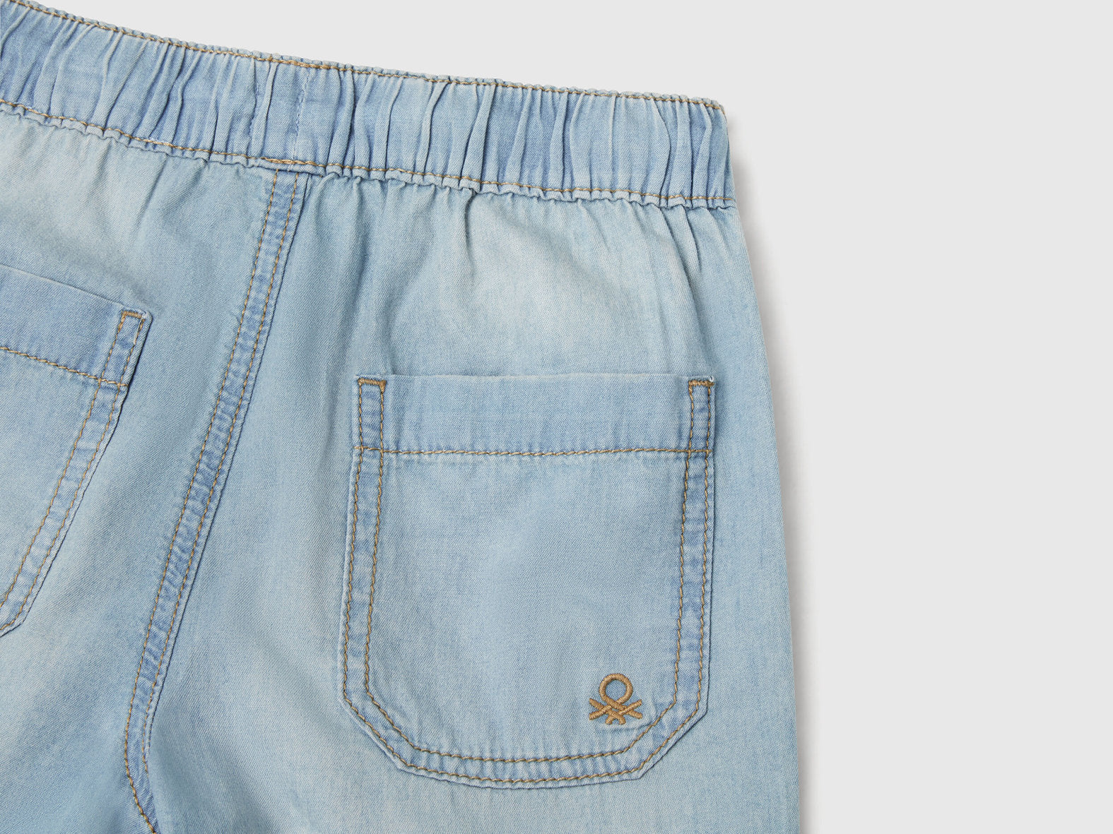 Benetton_Chambray Bermudas with Drawstring_4DHJG9034_902_03