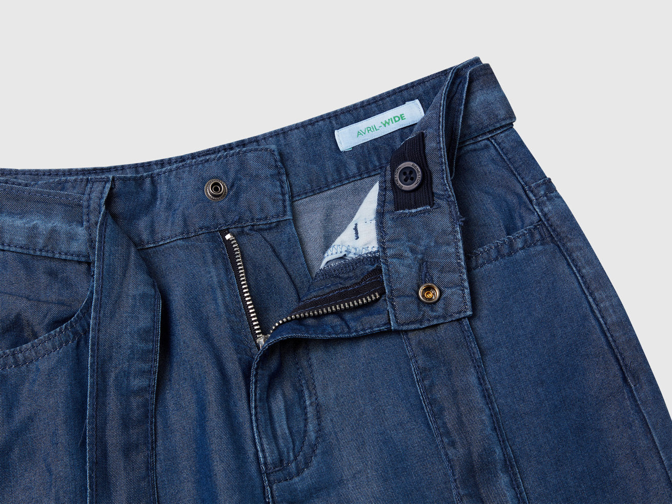 Benetton_Wide Fit Jeans with Sash_4FFKCE03Q_901_03