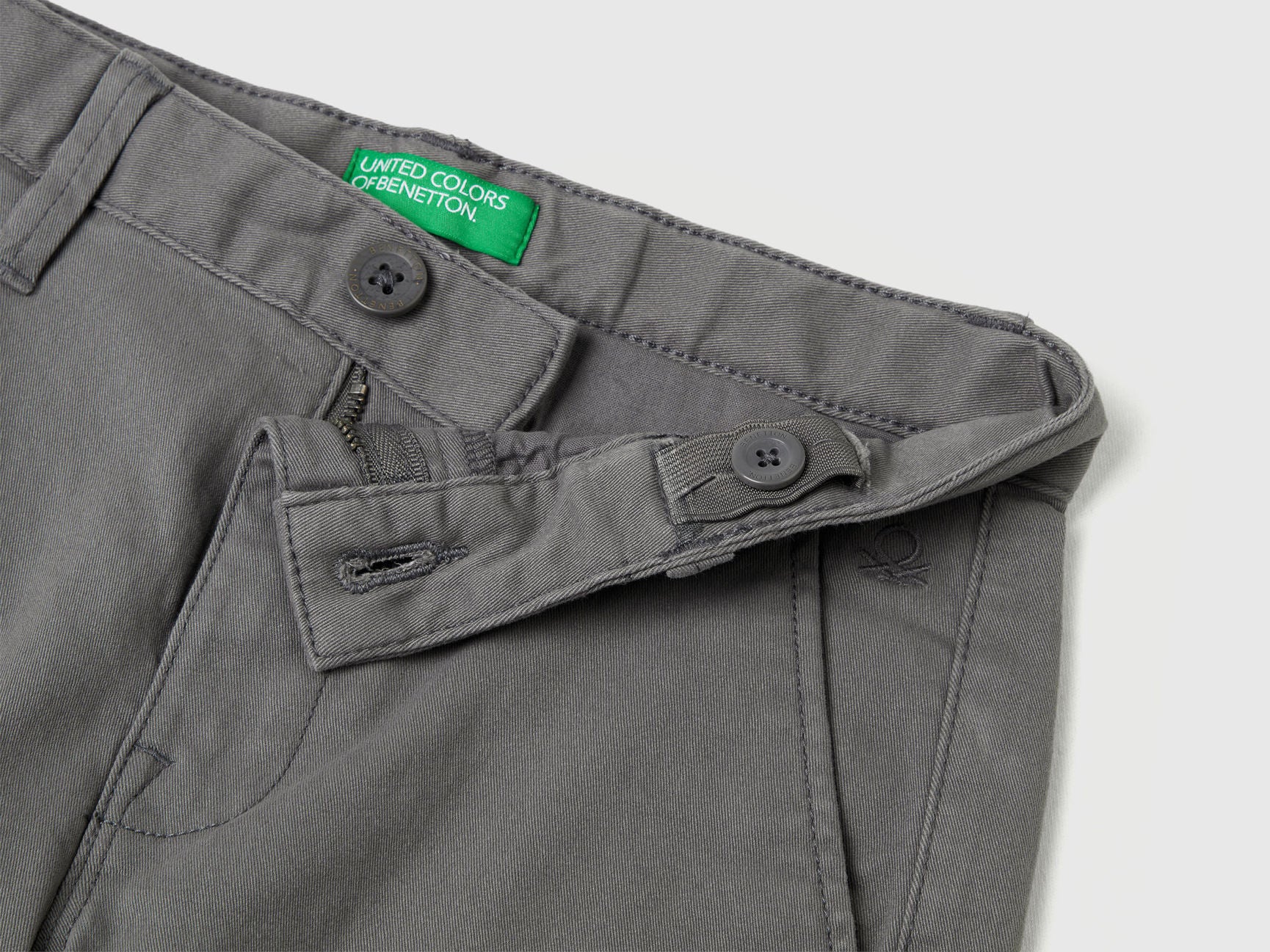 Benetton_Dark Gray_Slim Fit Chinos in Stretch Cotton_4HM6CF04X_00W_03