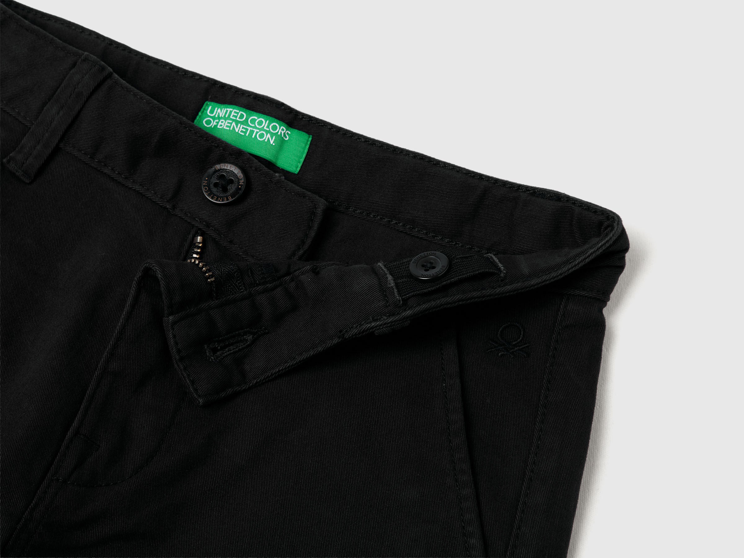 Benetton_Black_Slim Fit Chinos in Stretch Cotton_4HM6CF04X_100_03