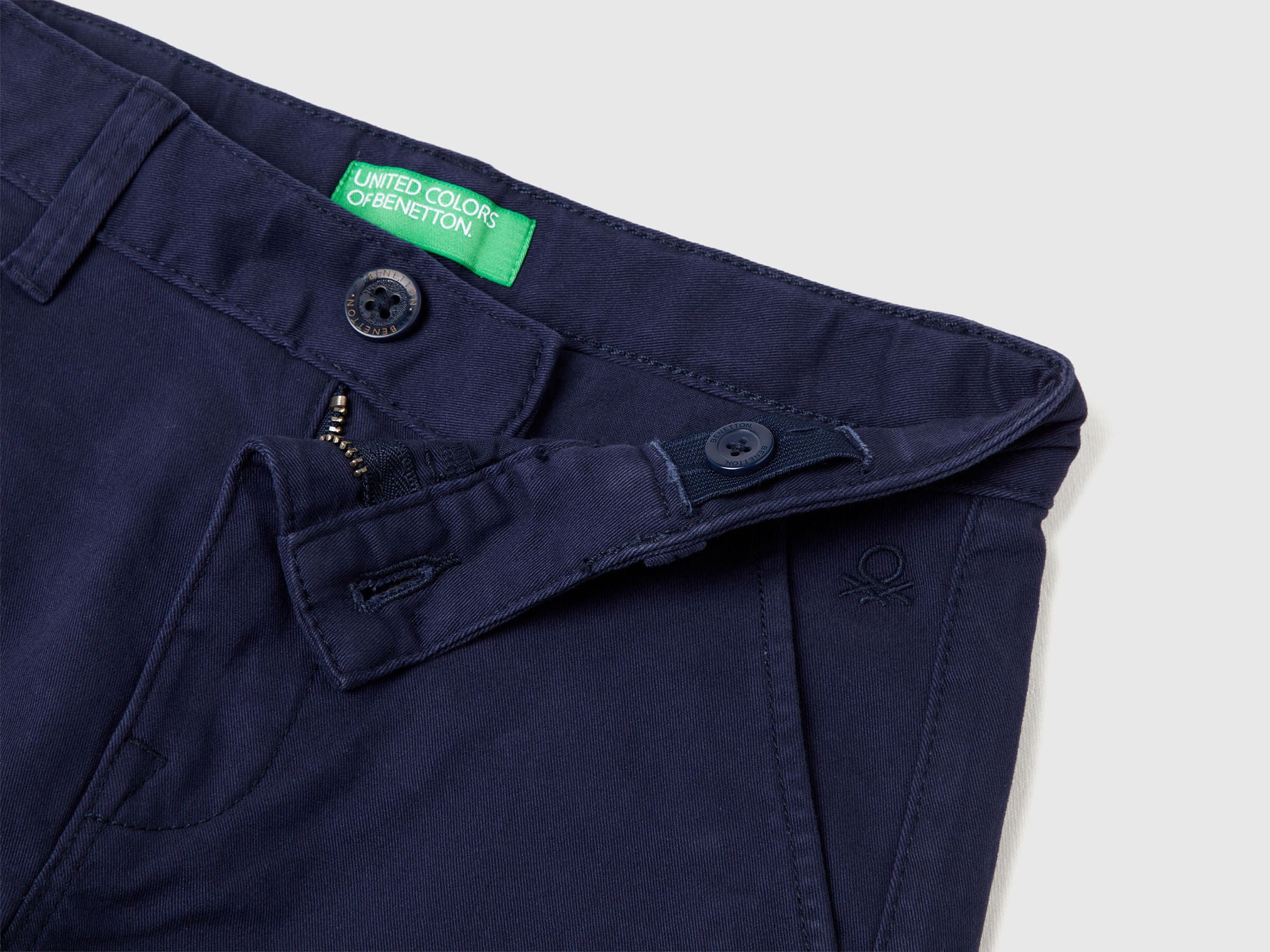 Benetton_Dark Blue_Slim Fit Chinos in Stretch Cotton_4HM6CF04X_252_03