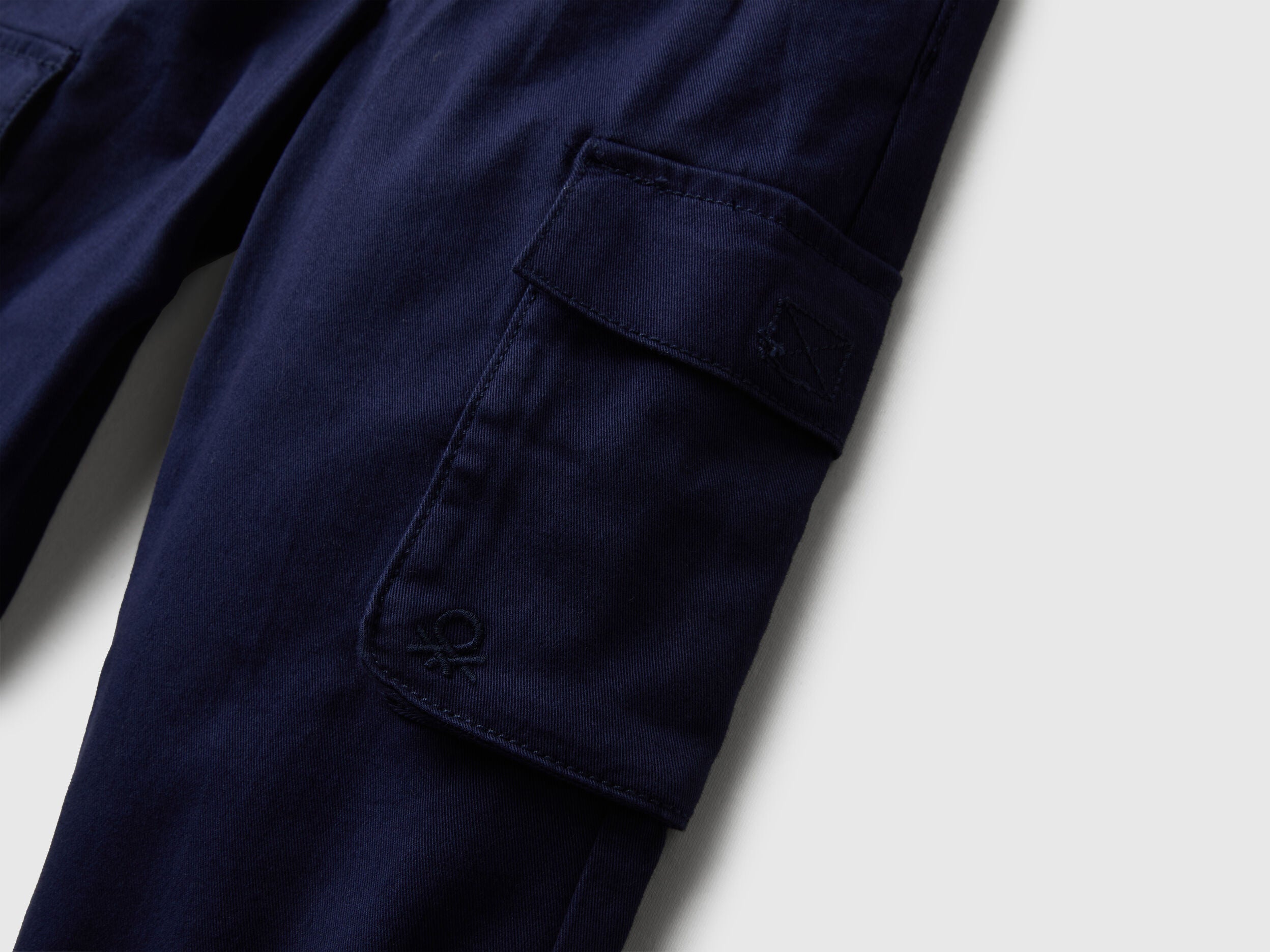 Benetton_Dark Blue_Cargo Trousers with Drawstring_4HM6GF01Z_252_03
