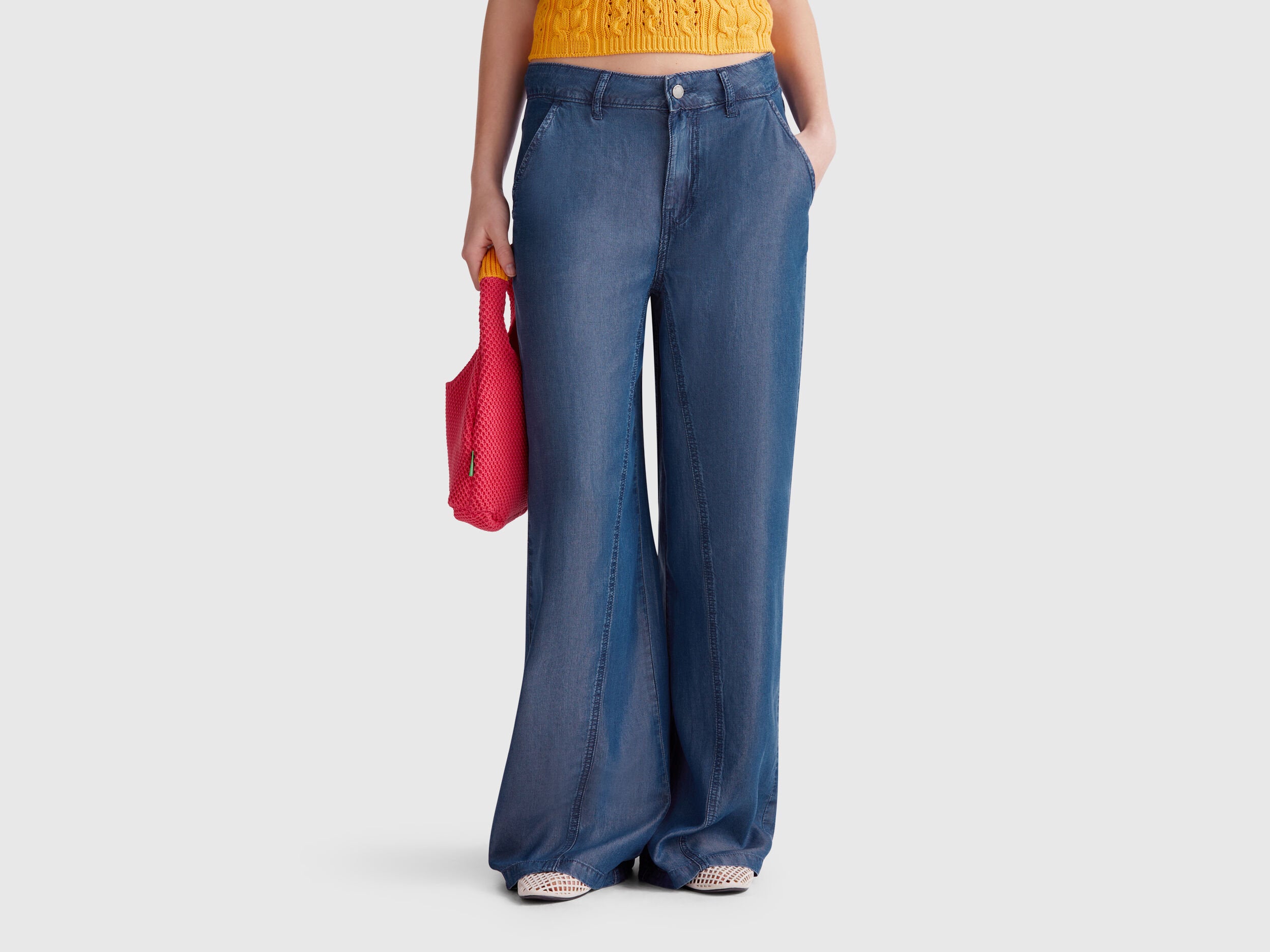 Benetton_Wide Trousers in Chambray_4KHNDF09L_901_02
