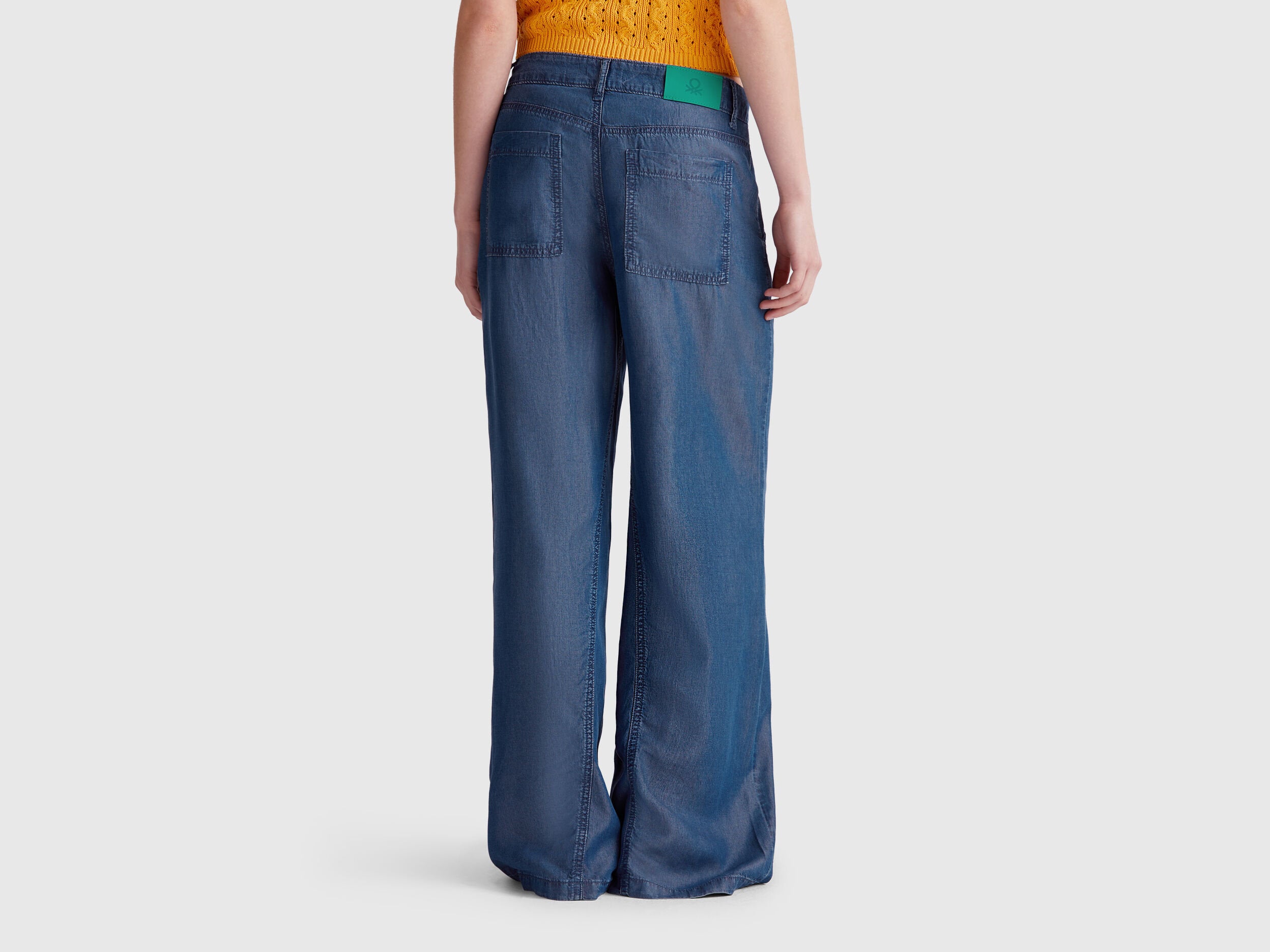 Benetton_Wide Trousers in Chambray_4KHNDF09L_901_03