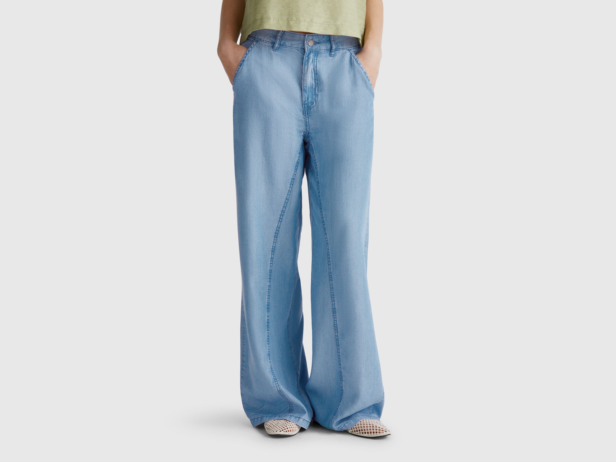 Benetton_Wide Trousers in Chambray_4KHNDF09L_902_02
