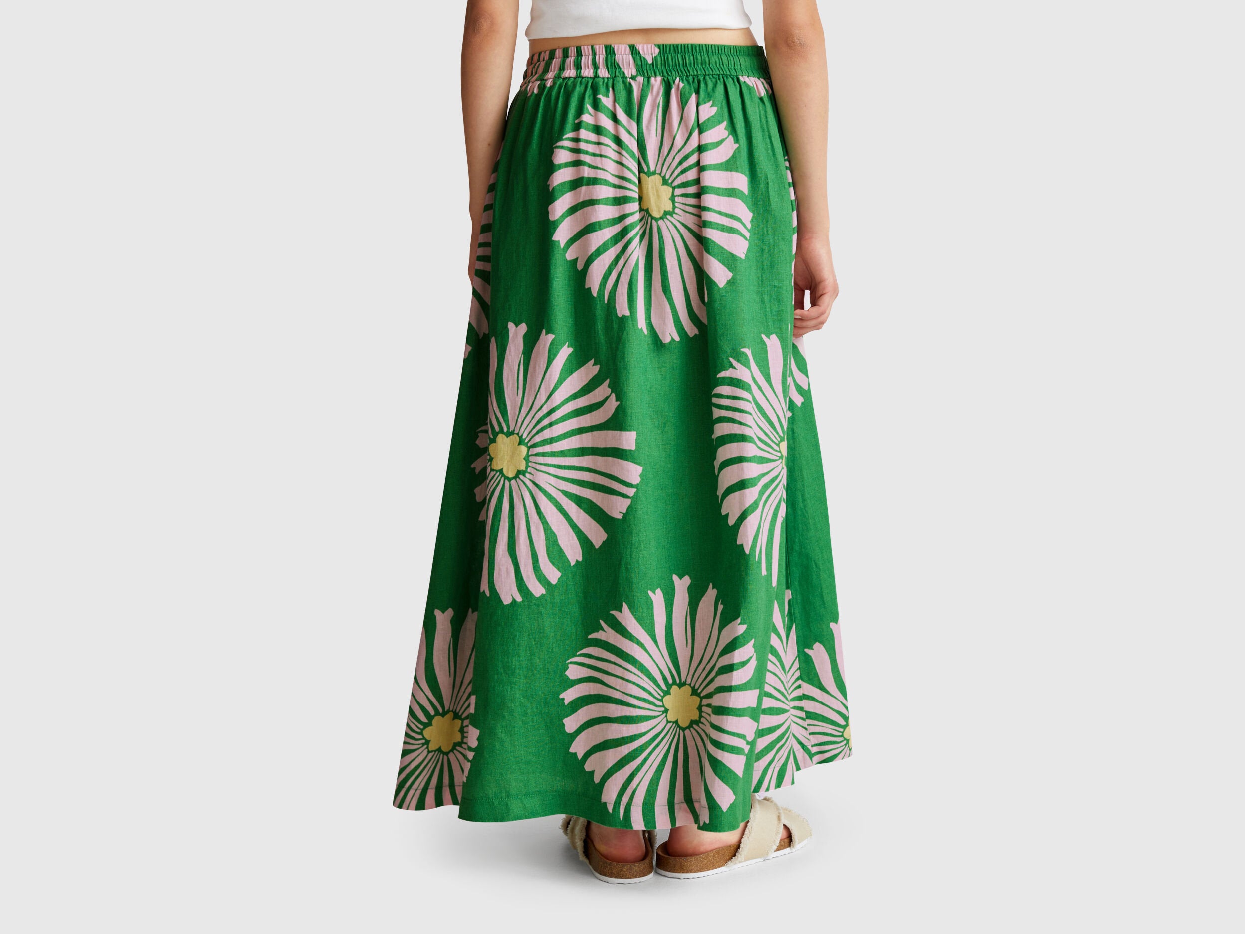 Benetton_Midi Skirt with Floral Print_4KPRD004T_69W_03