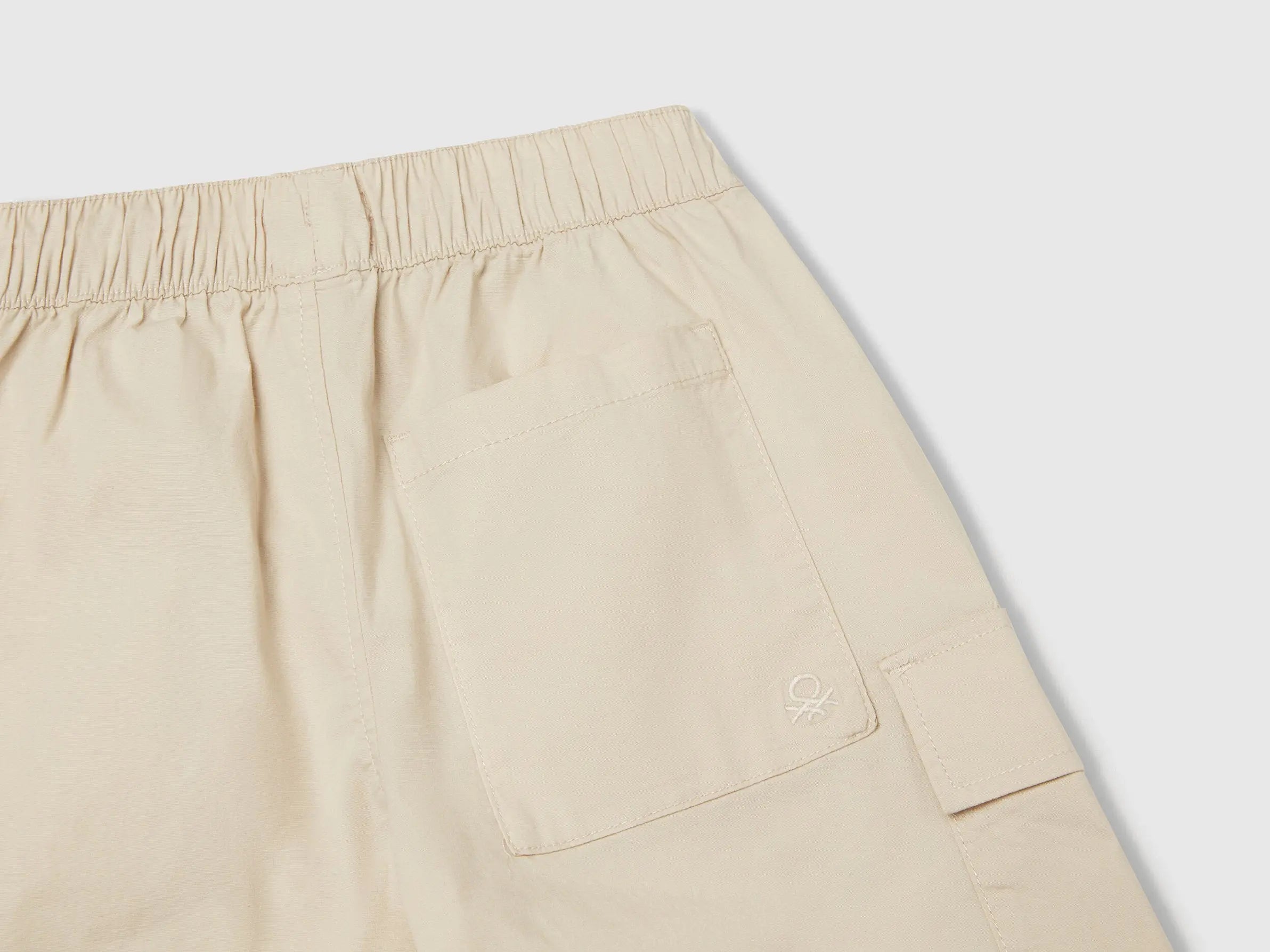 Benetton_Parachute Bermudas in Stretch Cotton_4L2VC9046_152_03