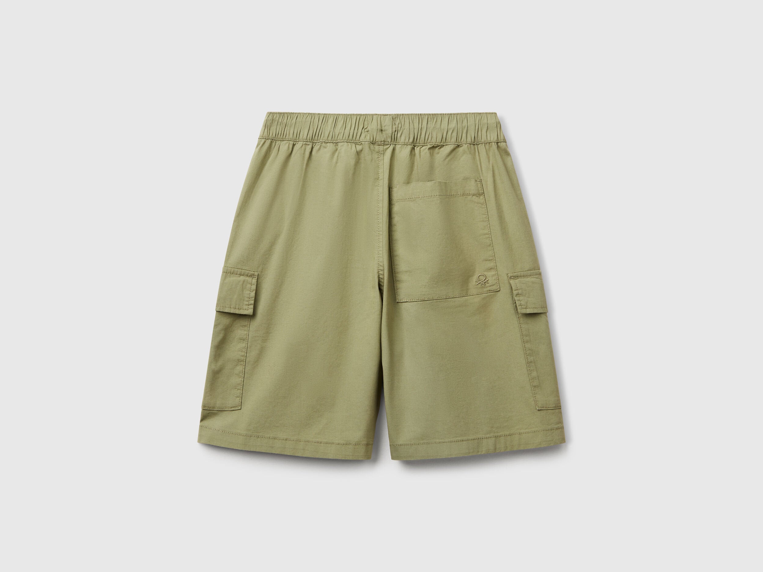 Benetton_Parachute Bermudas in Stretch Cotton_4L2VC9046_26K_02