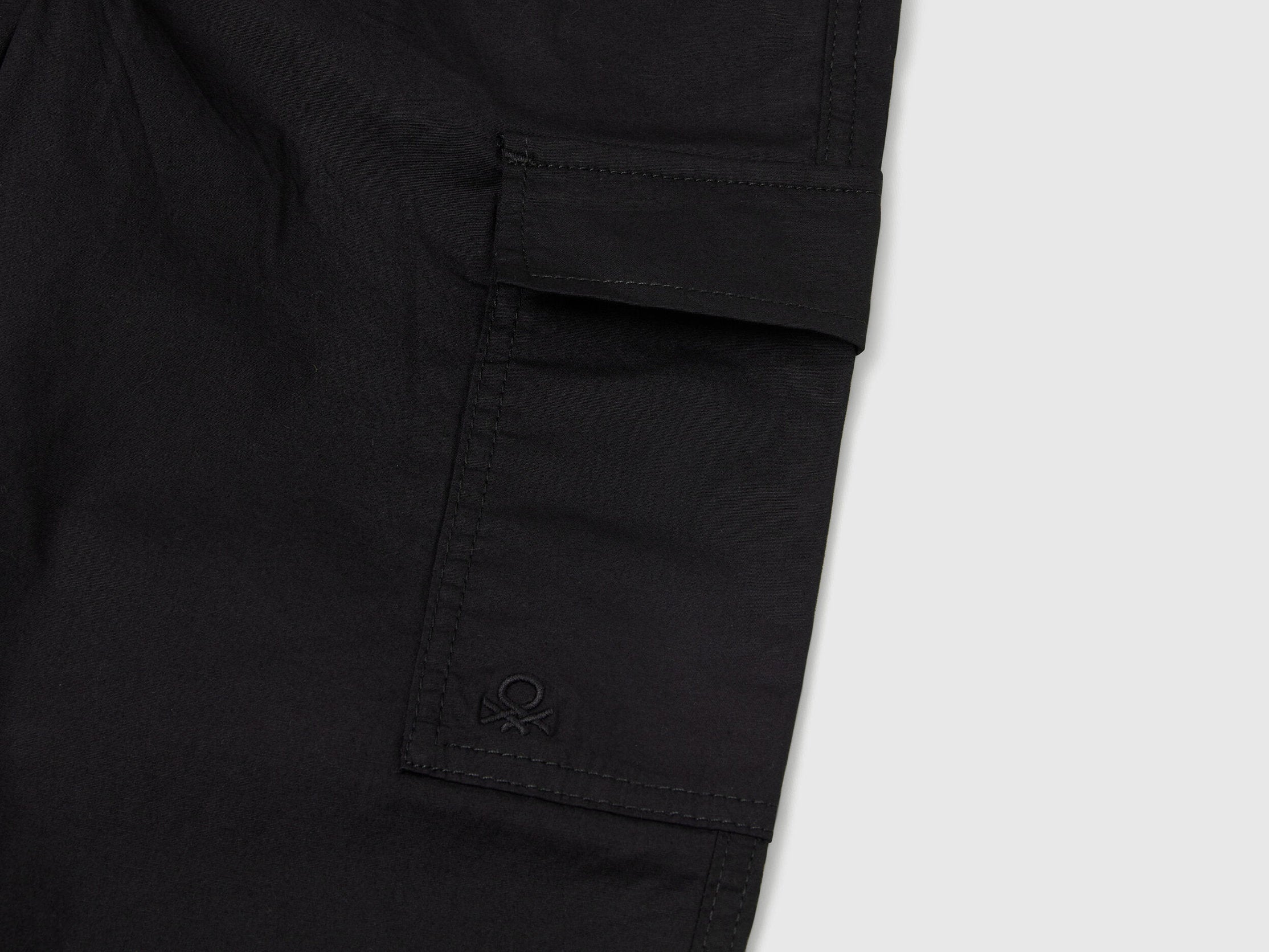 Benetton_Parachute Trousers in Stretch Cotton_4L2VCF04I_100_02