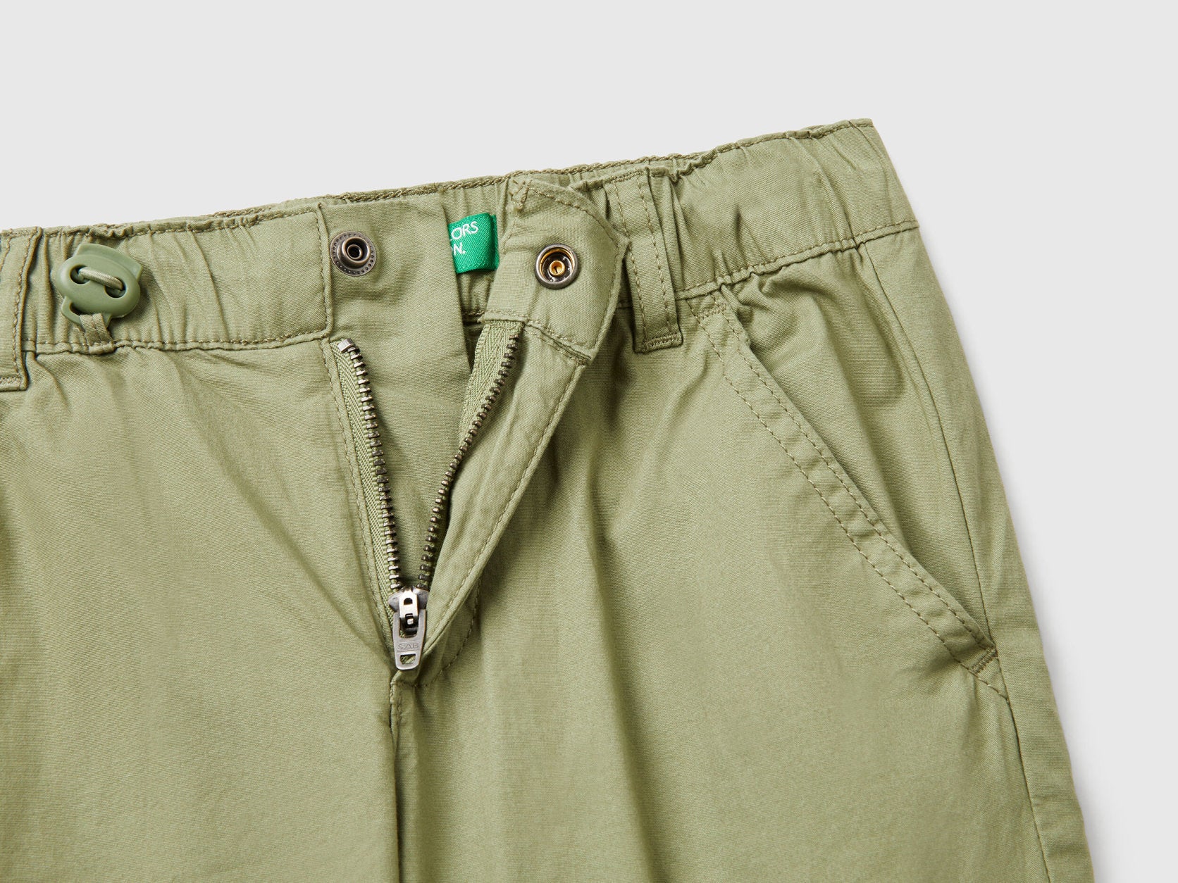 Benetton_Parachute Trousers in Stretch Cotton_4L2VGF01R_26K_03