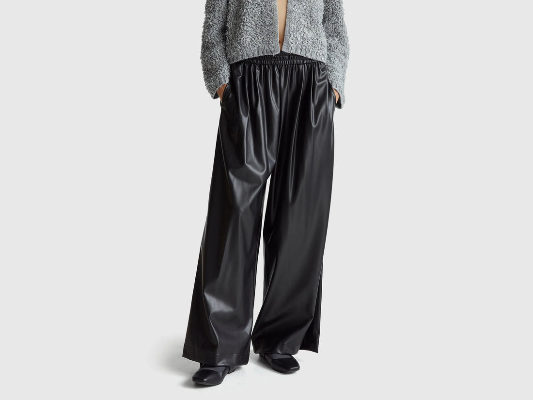 Benetton_Black_Trousers in Imitation Leather Fabric_4M3CDF0A8_100_02