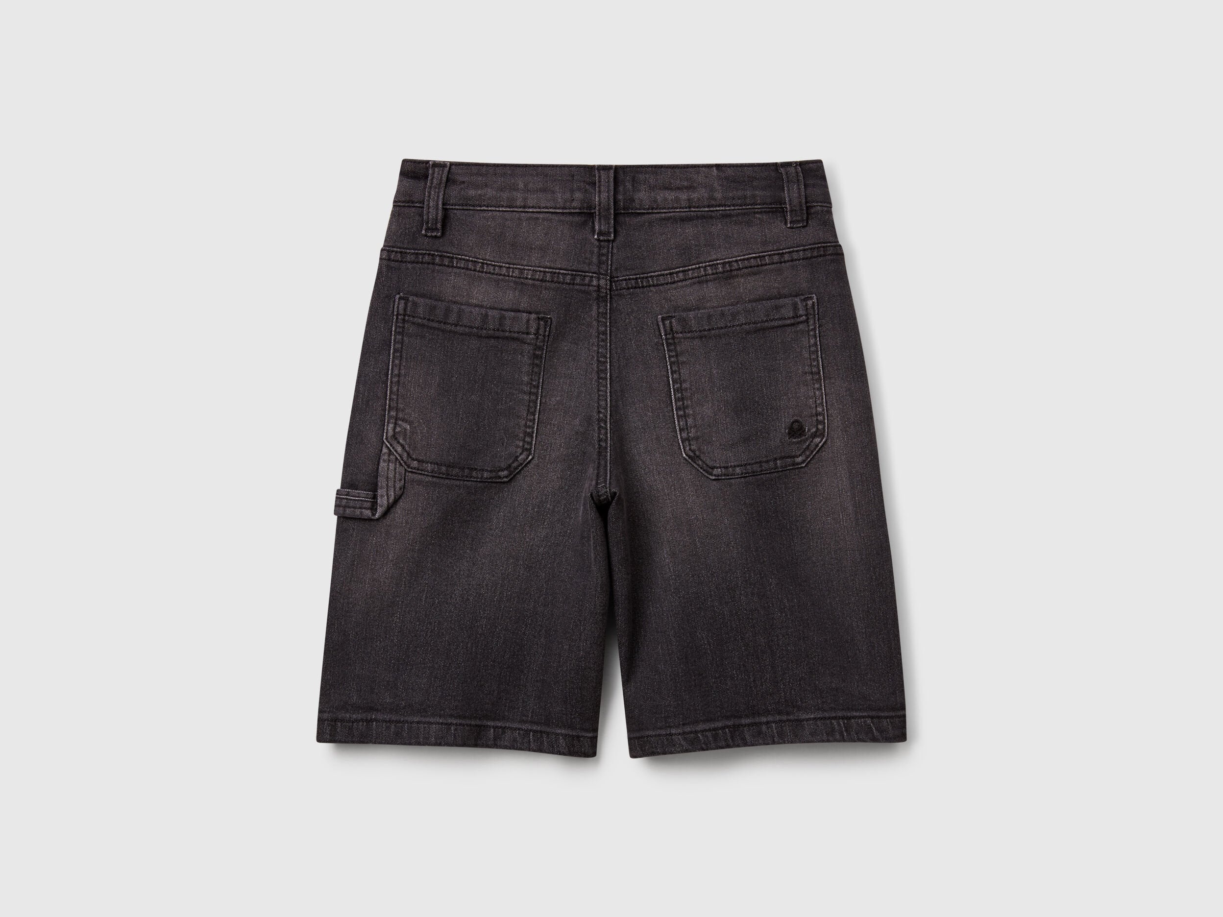 Benetton_Straight Fit Denim Bermudas_4PORC903I_700_02