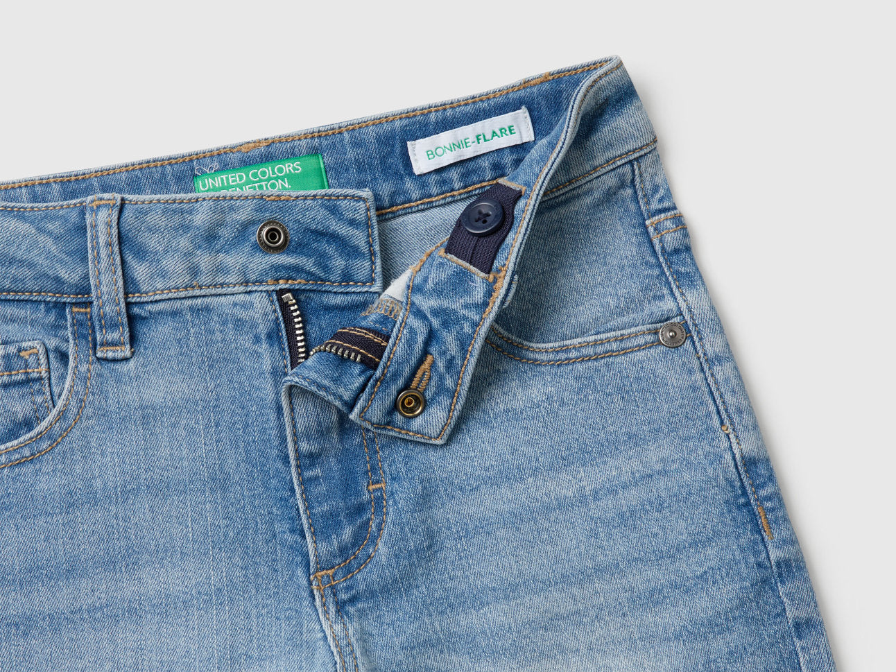 Benetton_Five Pocket Flared Jeans_4PORCE03S_902_03