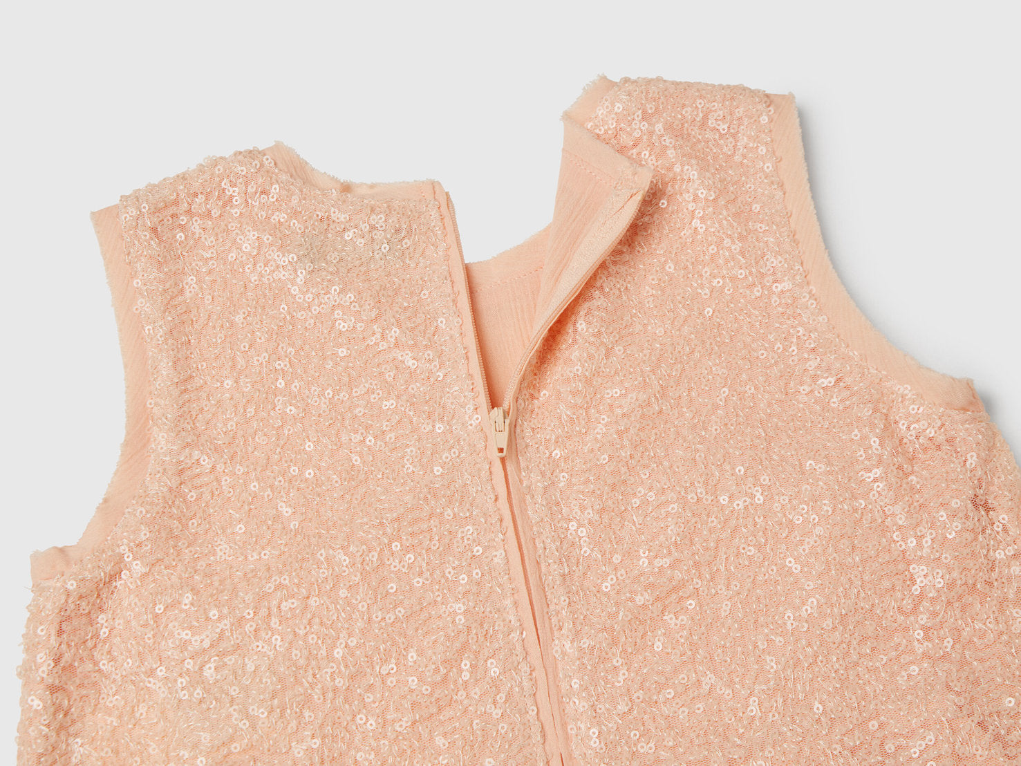 Benetton_Dress with Sequins_4PUECV03D_901_03