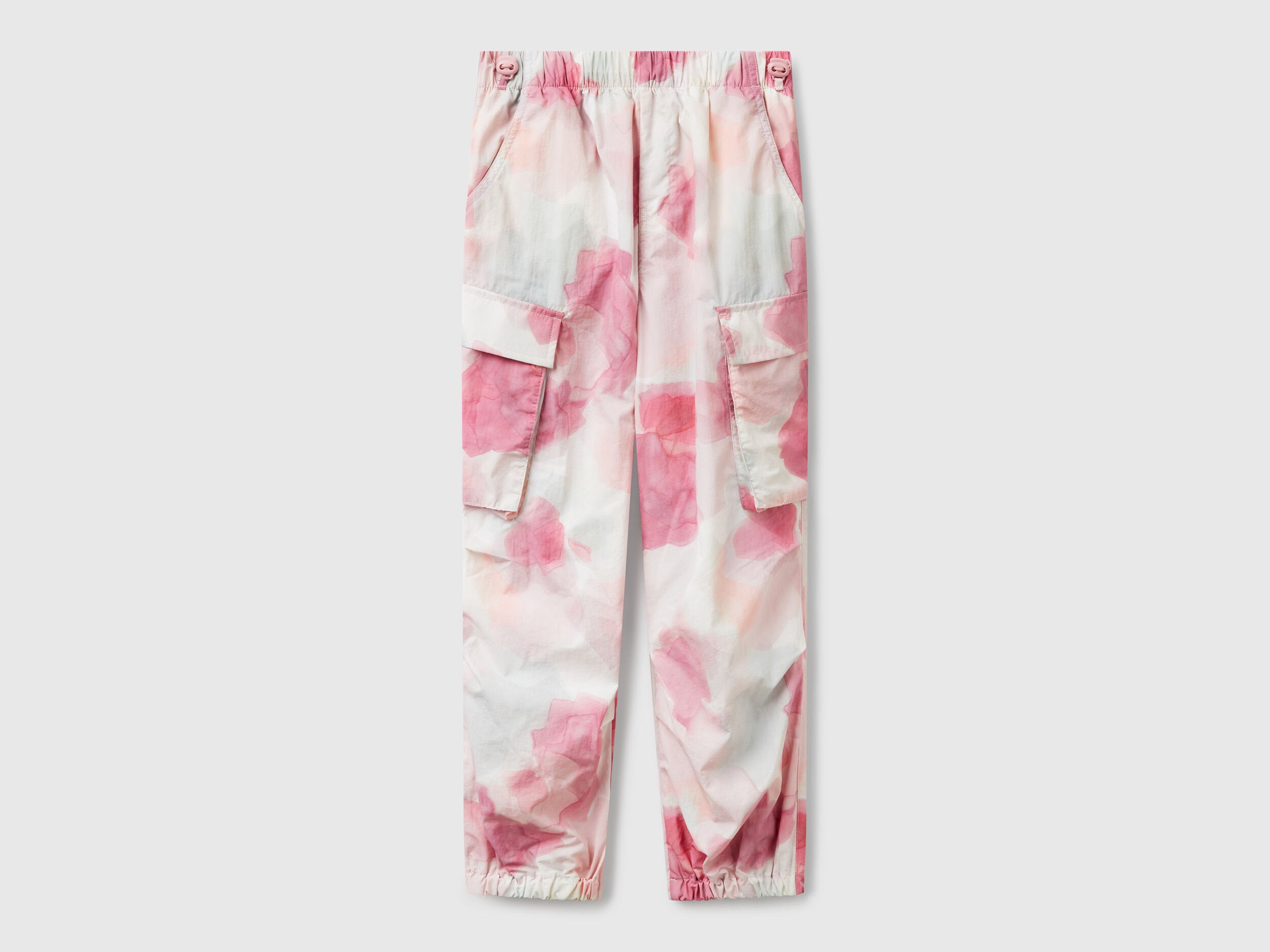 Benetton_Parachute Trousers with Pattern Print_4Q2RCF04K_63N_01