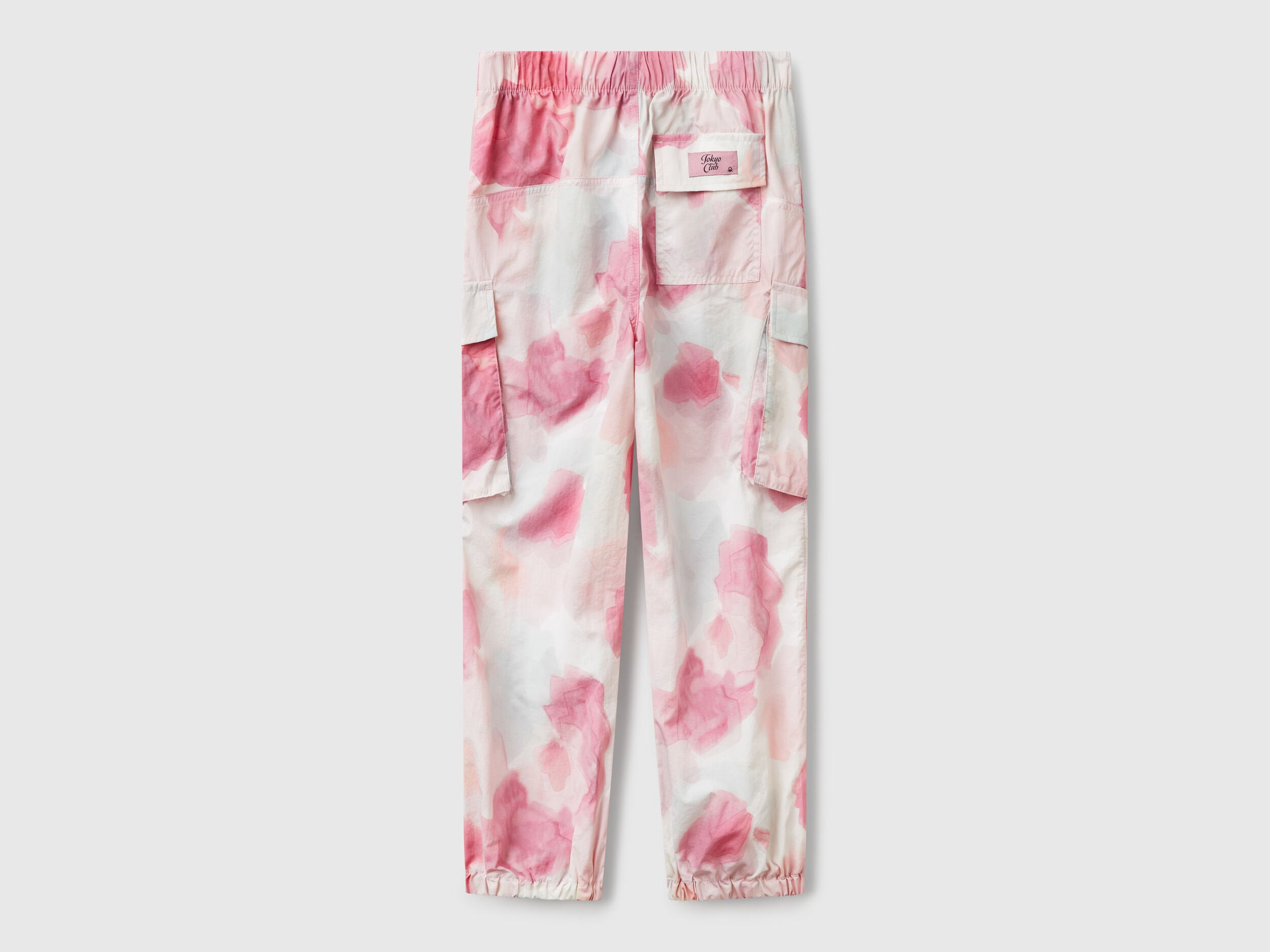 Benetton_Parachute Trousers with Pattern Print_4Q2RCF04K_63N_02