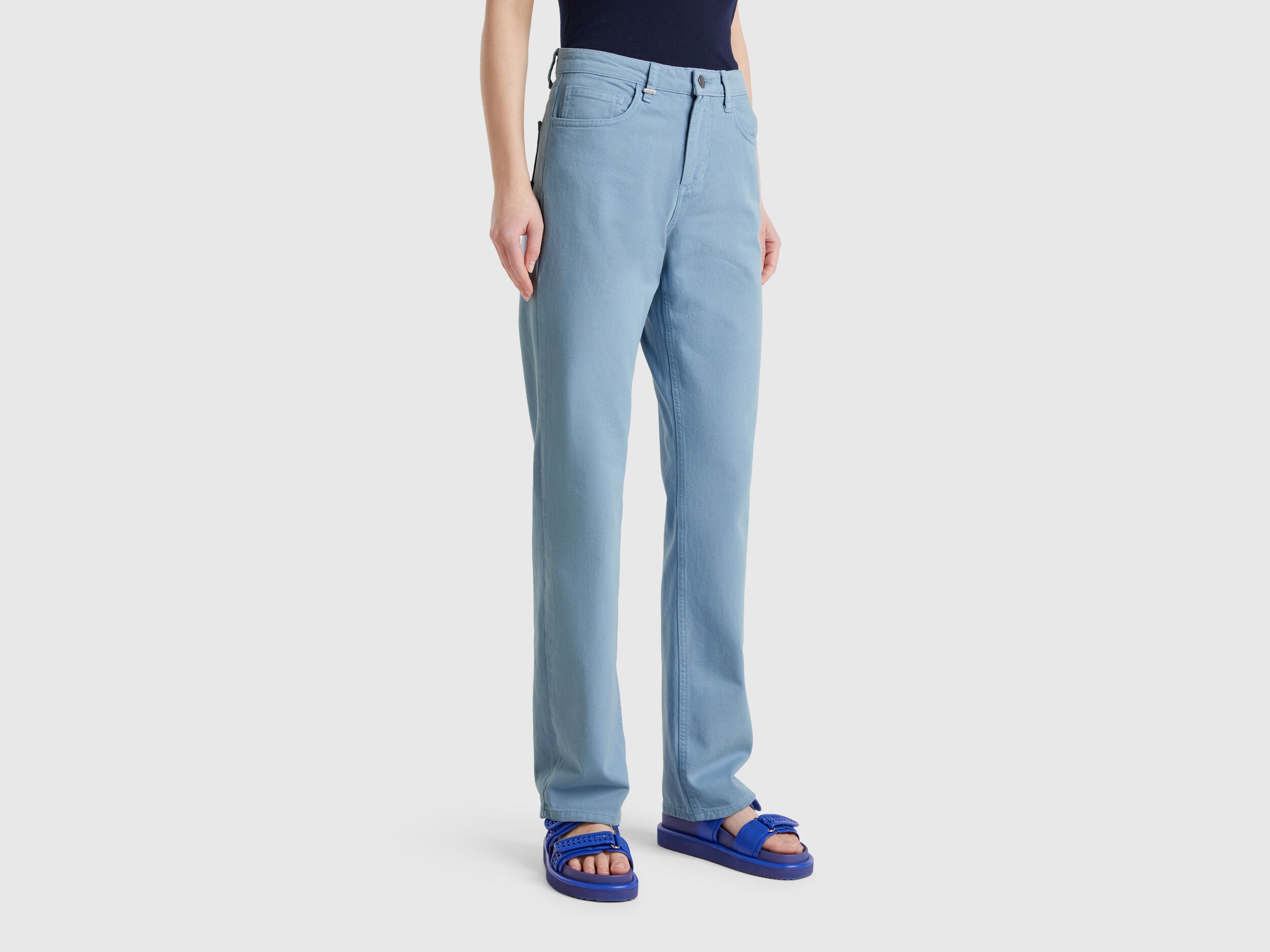 Benetton_Straight Leg Jeans_4RZVDE00J_2F9_02