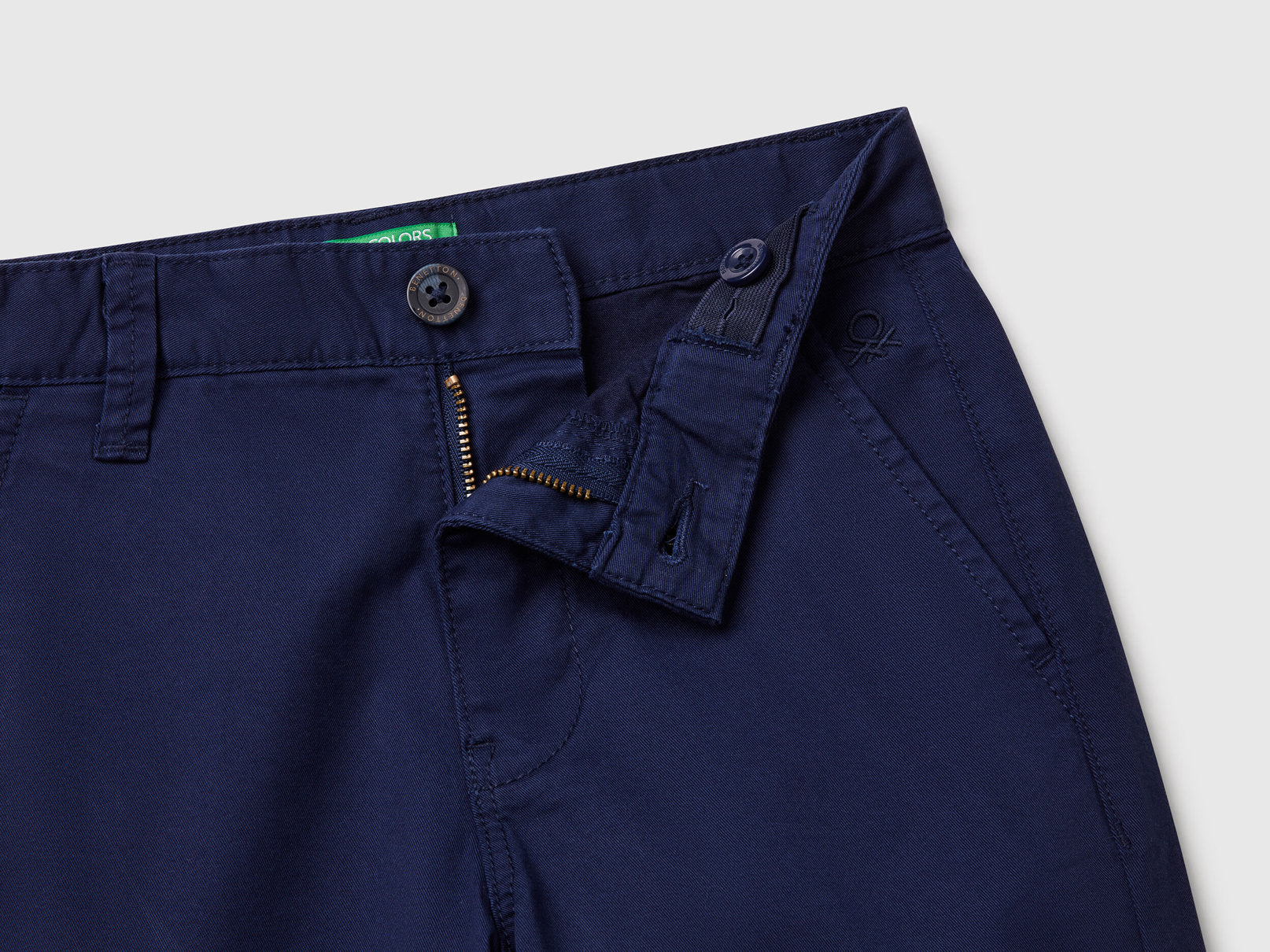 Benetton_Slim Fit Chinos in Stretch Cotton_4T48CF011_252_03
