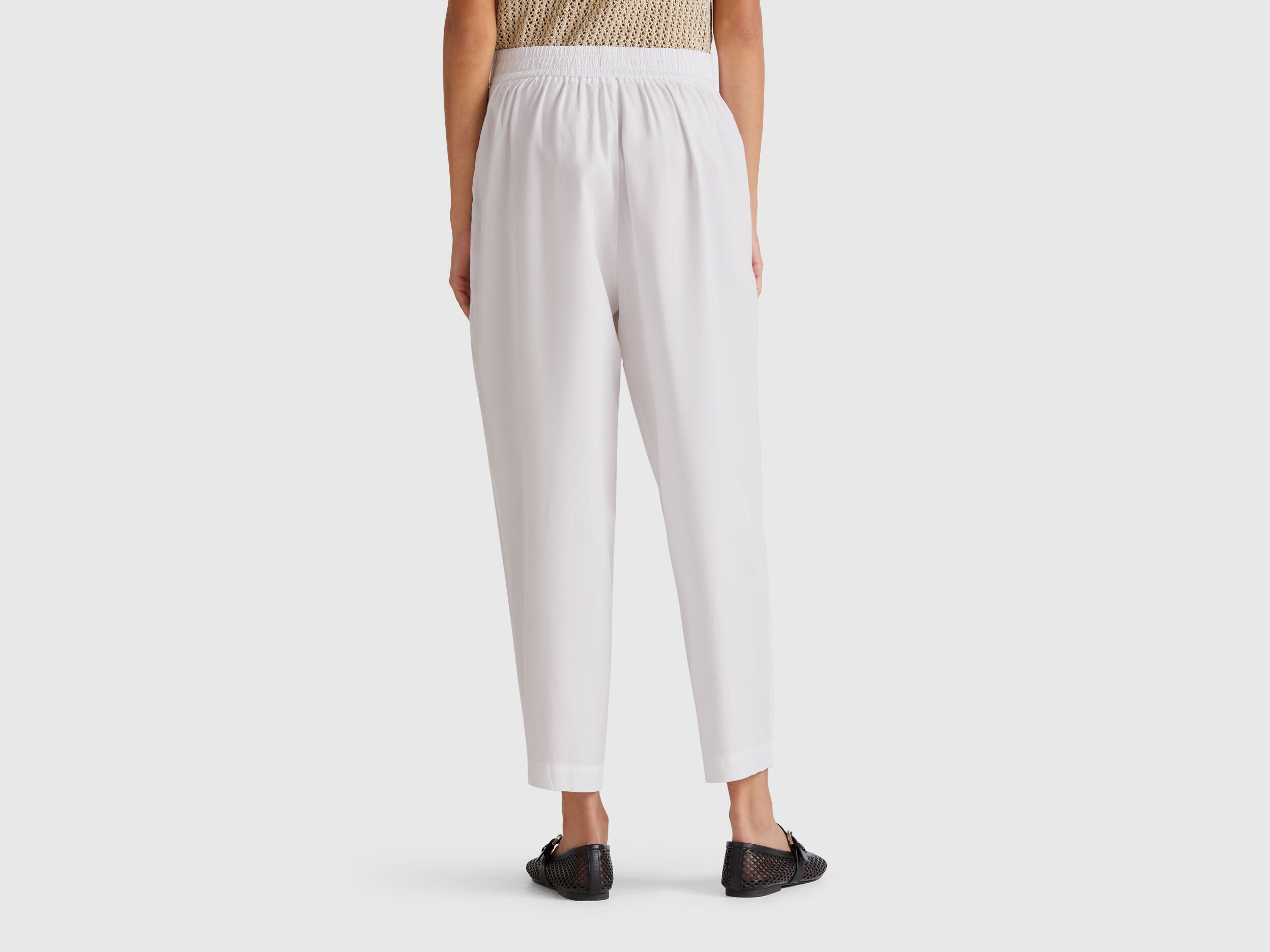 Benetton_Flowy Trousers with Pleats_4T91DF08L_101_03