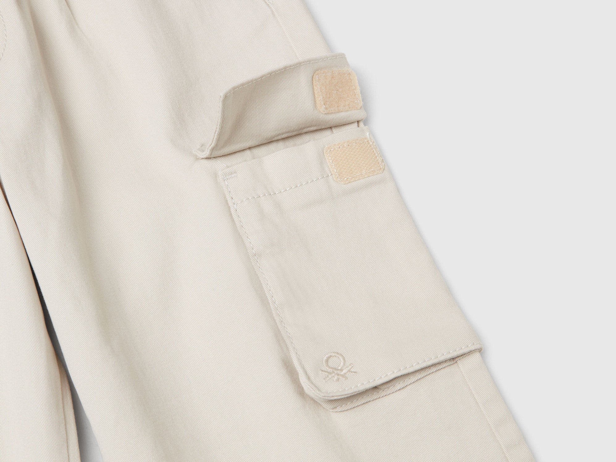 Benetton_Stretch Cotton Cargo Trousers_4TCGGF02B_152_03